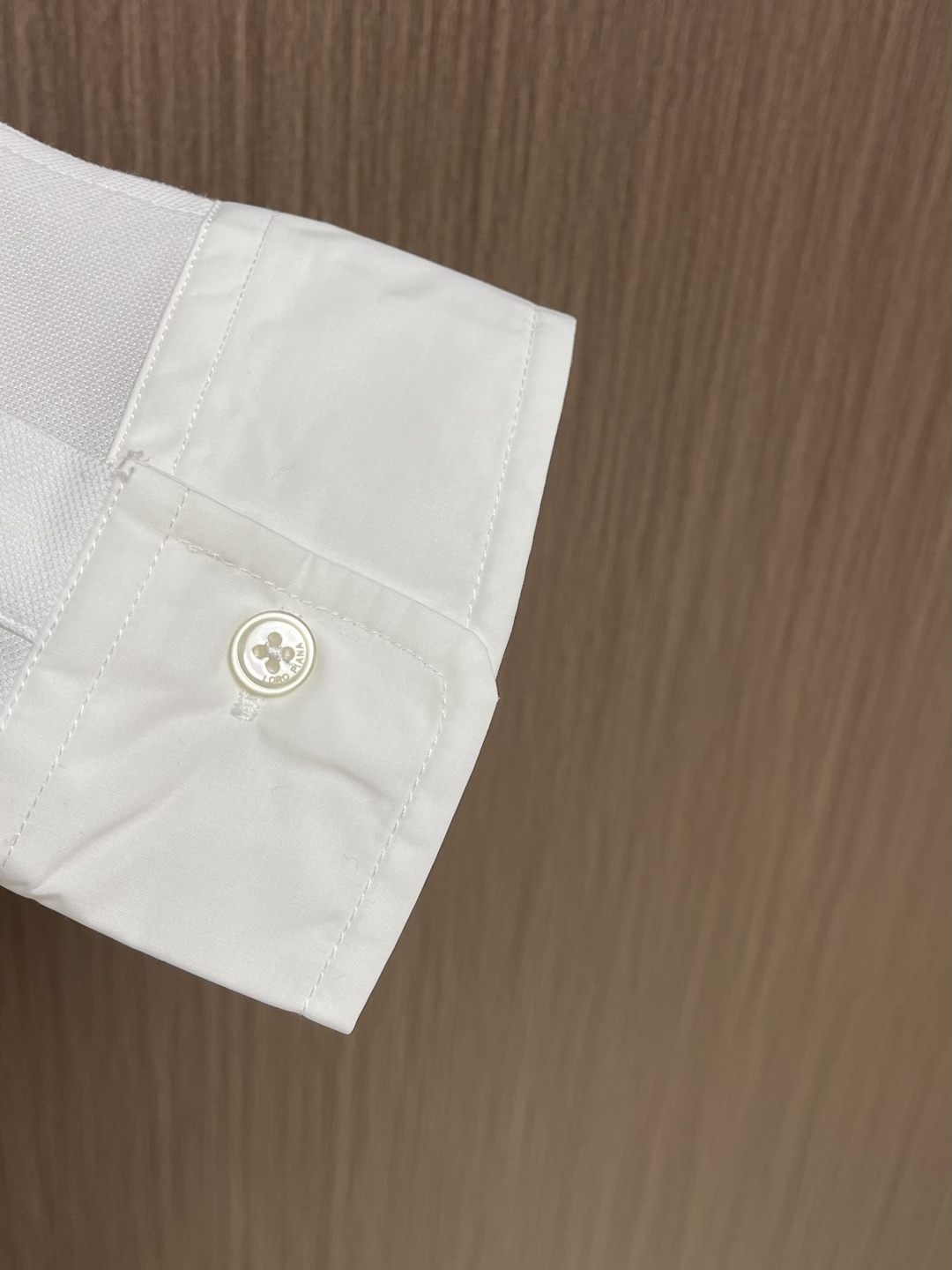 Loro piana Loro Piana 标识刺绣长袖衬衫 定制铂金纱府绸 质感卓越 舒适贴肤 一抹简