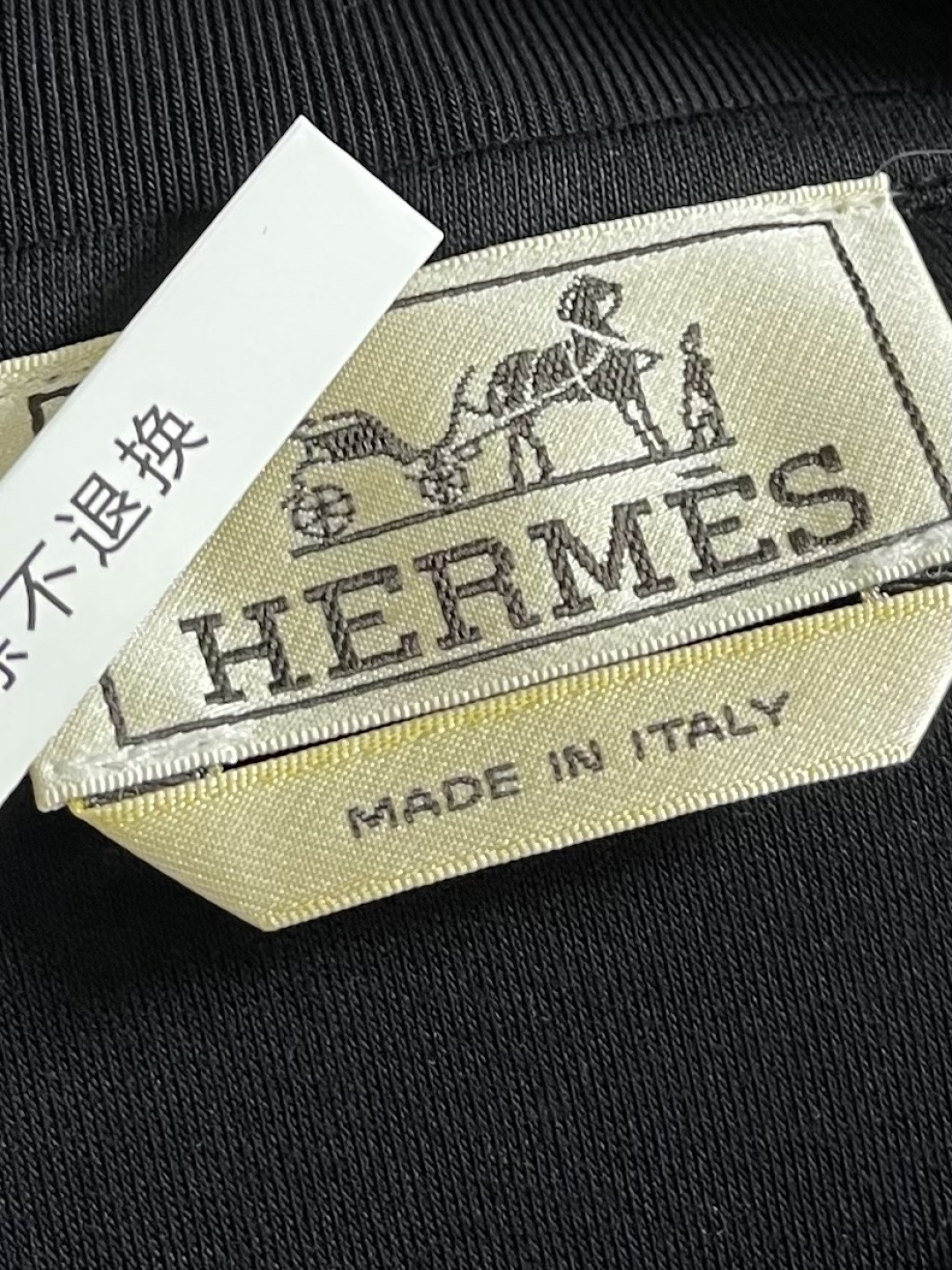 Hermes 2026SS春夏新品短袖T恤，帅气时尚，简约百搭款。不仅挺括，保持潮流的廓形，又穿着舒适，