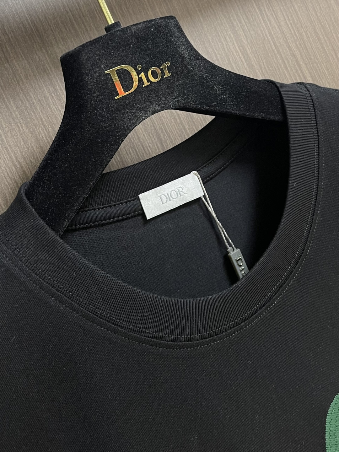 Dior 2026SS早春新品四叶草刺绣T恤，甄选高支精梳棉面料，柔软亲肤透气，上身舒适不闷汗，版型挺括