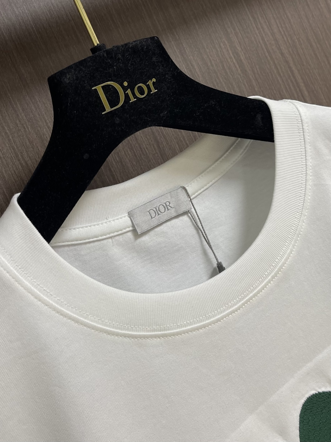 Dior 2026SS早春新品四叶草刺绣T恤，甄选高支精梳棉面料，柔软亲肤透气，上身舒适不闷汗，版型挺括