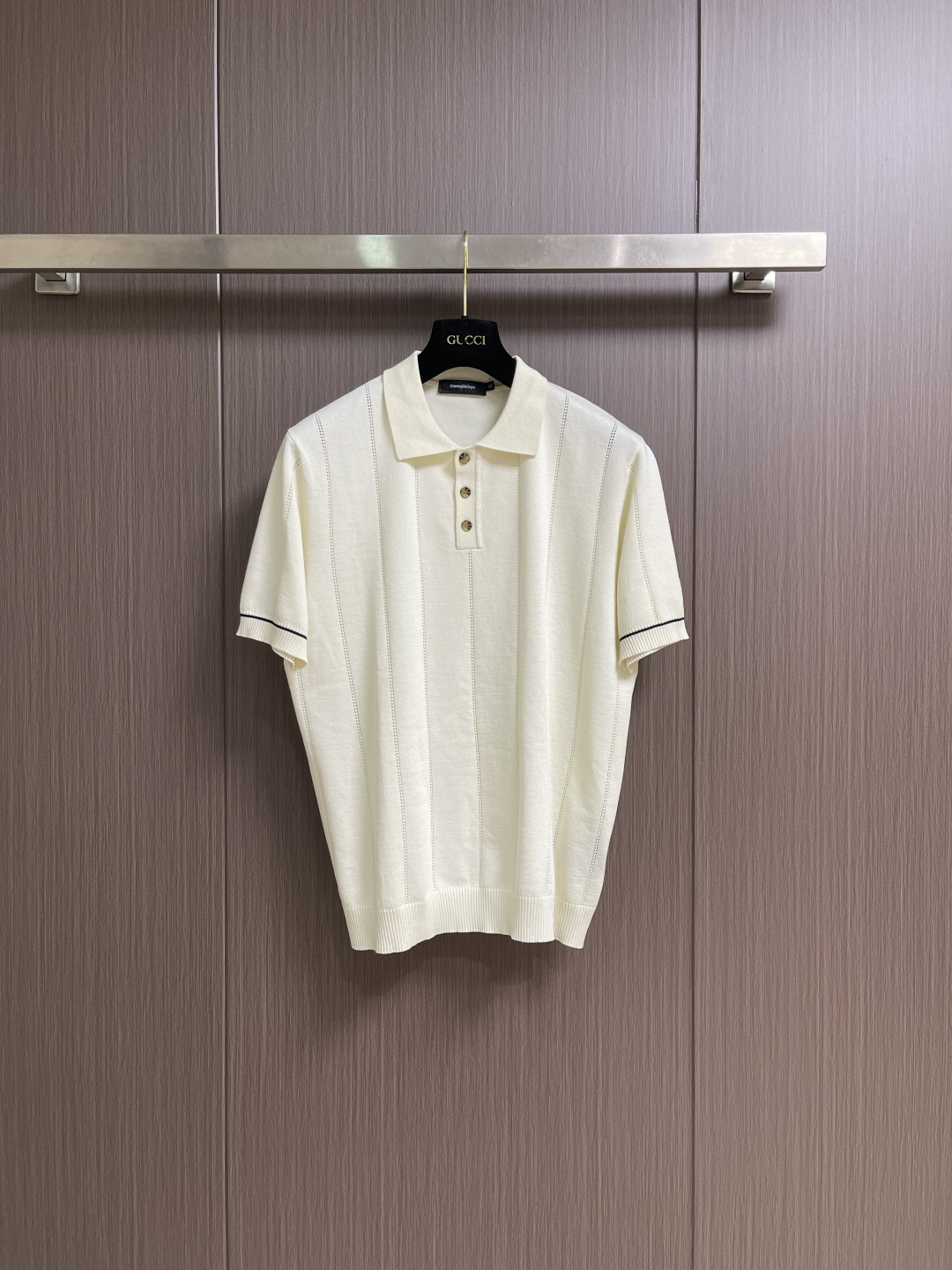NO:756927,Zegna 2026ss early spring fashion men's short-sleeved striped knitted polo shirt is a very star-level item. It has a very high appearance, is both grand and connotative, and full of details. It fully embodies the brand's low-key and luxurious style. The overall vision is full of vitality and youthfulness, and the upper body is full of temperament!  Size M-3XL,,T-shirt,19860909Zegna 2026ss早春时装款男士短袖条纹针织polo衫,非常明星级的一款单品,颜值度极高,即大气又有内涵,细节感满满,充分体现了品牌低调且奢华的风格,整体的视觉充满活力和年轻态,上身满满的气质！尺码M-3XL,,T-shirt,,Men's clothing