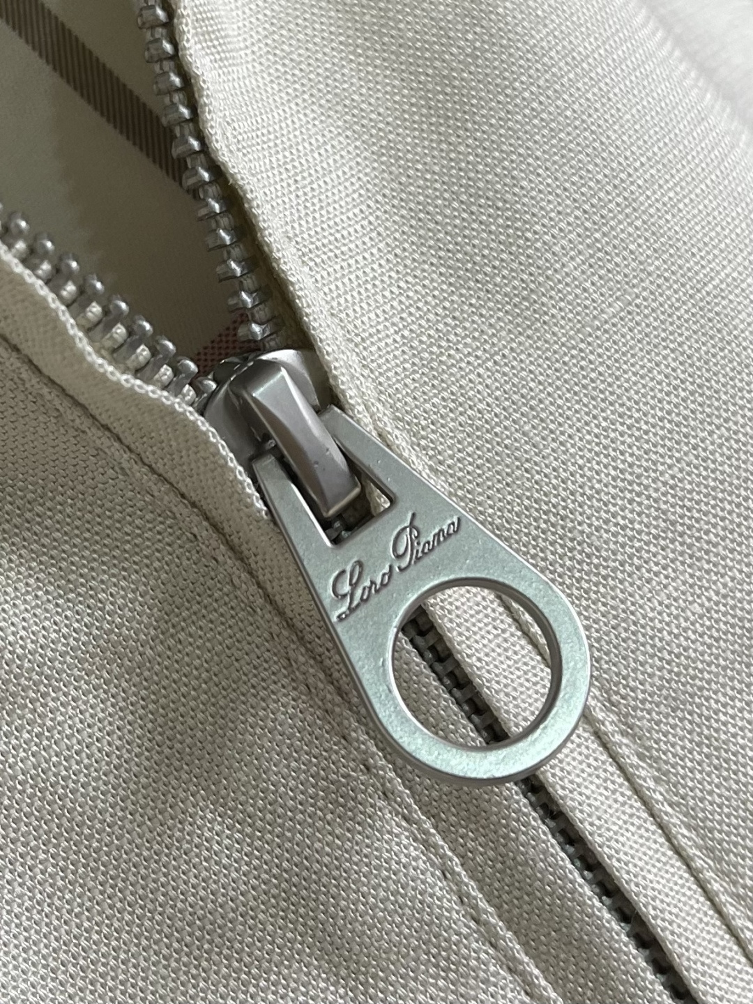 loro Piana loroPiana 2026ss早春新品立领夹克，把高级感穿在日常，甄选高支面料，