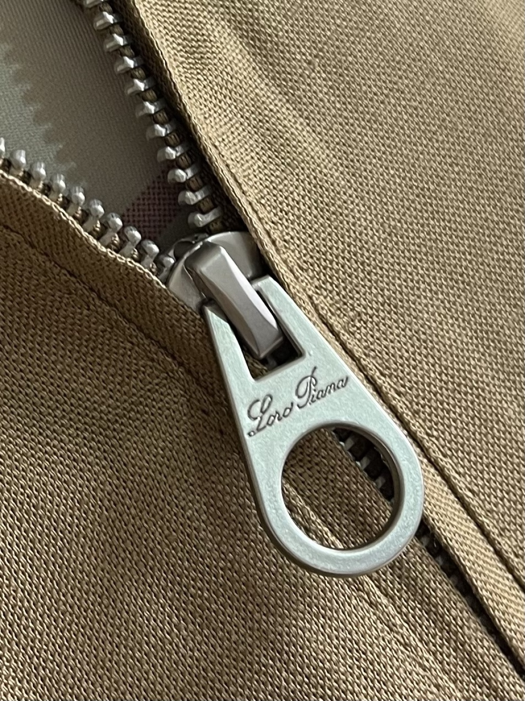 loro Piana loroPiana 2026ss早春新品立领夹克，把高级感穿在日常，甄选高支面料，