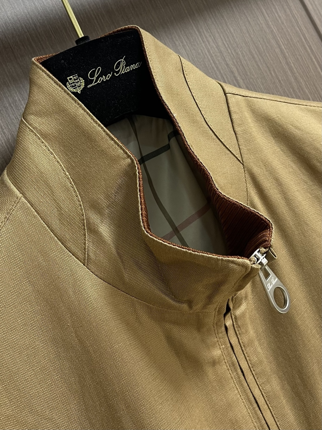 loro Piana loroPiana 2026ss早春新品立领夹克，把高级感穿在日常，甄选高支面料，