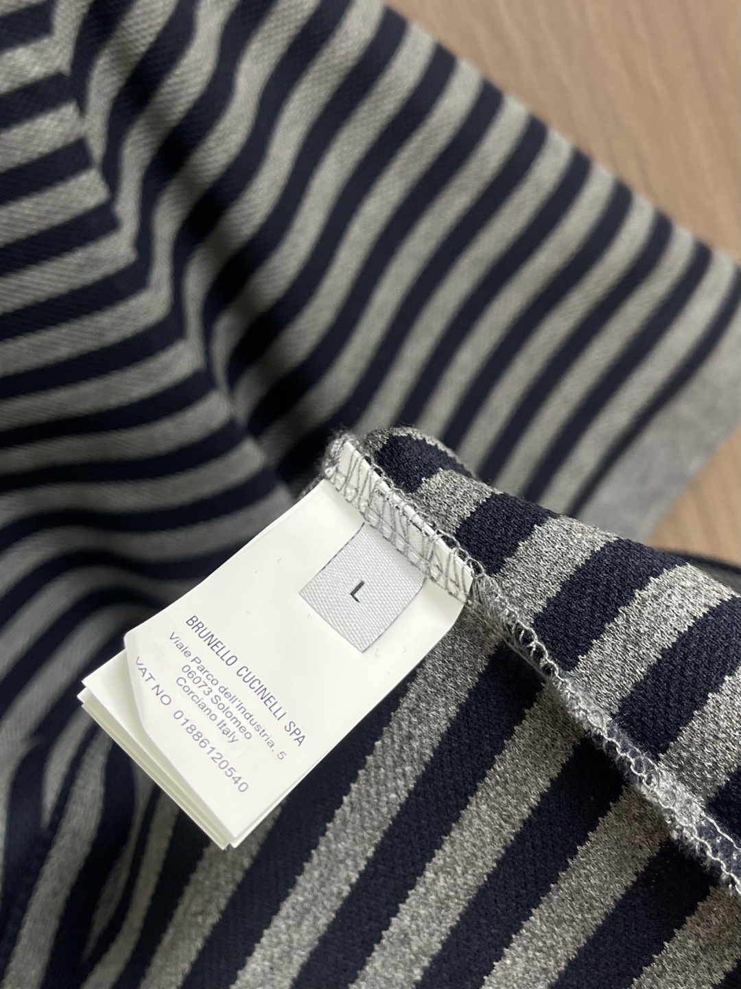 bc brunelloCucinelli布鲁内洛．库奇内利 男人衣柜的必备之品珠地条纹 Polo 衫。非