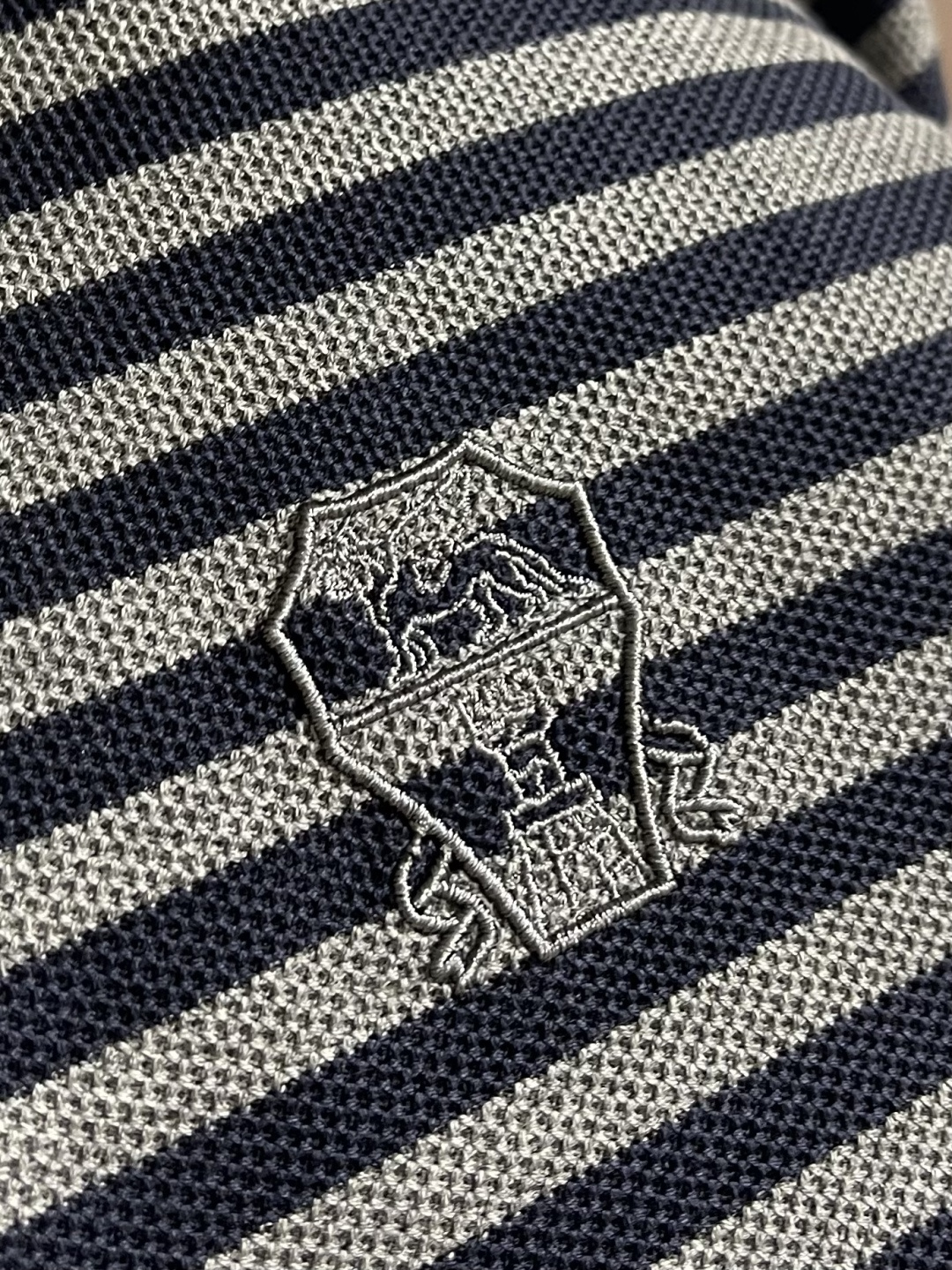 bc brunelloCucinelli布鲁内洛．库奇内利 男人衣柜的必备之品珠地条纹 Polo 衫。非