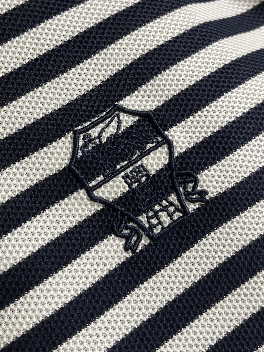 bc brunelloCucinelli布鲁内洛．库奇内利 男人衣柜的必备之品珠地条纹 Polo 衫。非