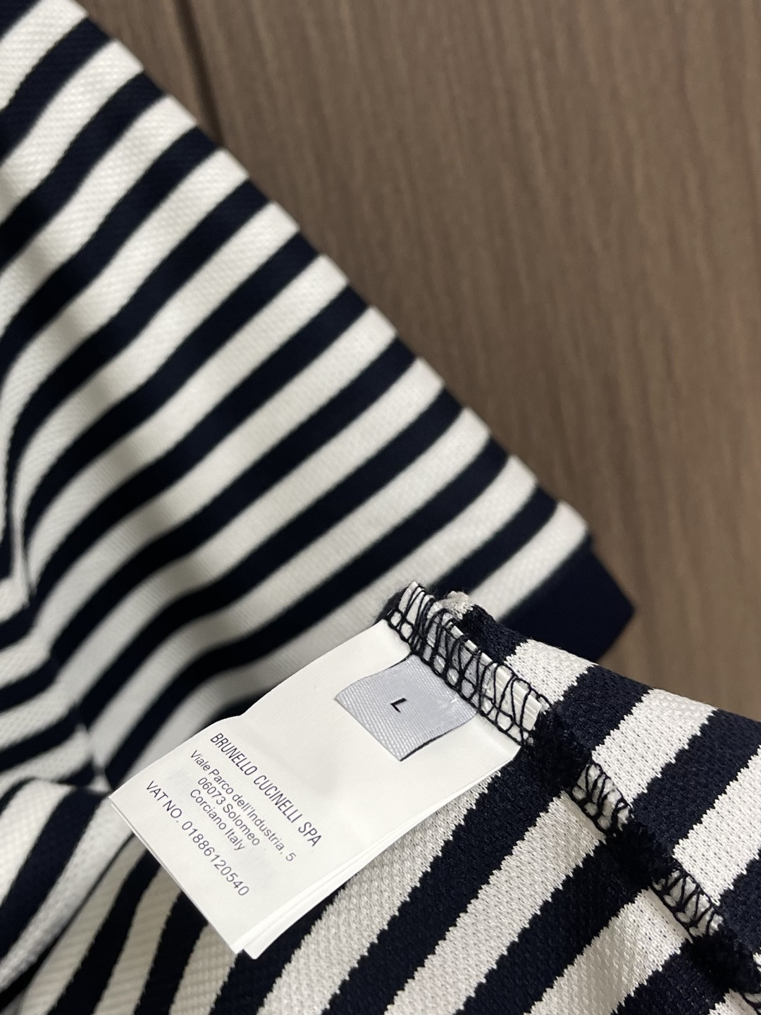 bc brunelloCucinelli布鲁内洛．库奇内利 男人衣柜的必备之品珠地条纹 Polo 衫。非