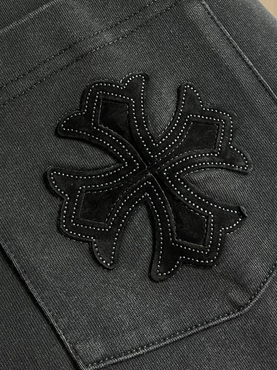 Chrome Hearts CH 克罗心十字花刺绣口袋短袖T恤 定制云绒平纹磨毛针织料 爽滑细腻 舒适贴