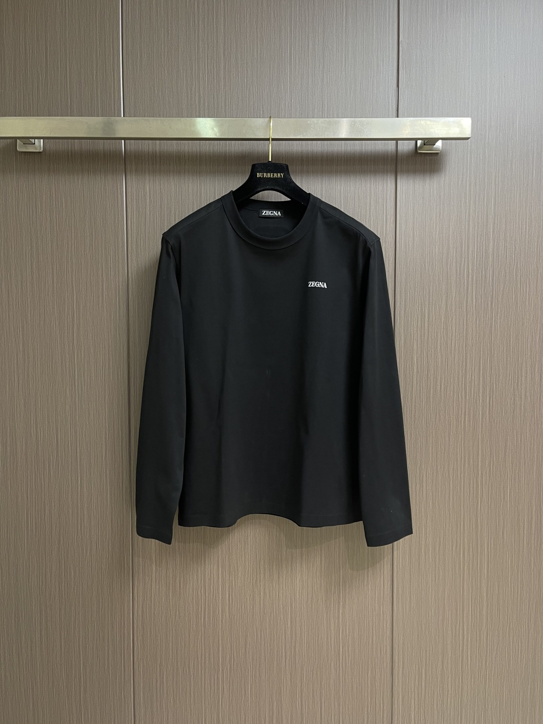 NO:756923,Zegna Zegna 2026ss new round neck long-sleeved T-shirt, custom-made Xinjiang long-staple cotton fabric, offset printed logo, high-elastic fabric, not easy to deform after long-term wear. All accessories are original custom-made, skin-friendly, breathable, comfortable, delicate and soft, and the upper body is fashionable and stylish. Sizes S-XL,,zegna,tees,t-shirt,19860909Zegna 杰尼亚2026ss新款圆领长袖T恤,定制新疆长绒棉面料,胶印logo标识 高弹面料、久穿不易变形 辅料全部原版定制出品,亲肤 透气舒适细腻柔软,上身时尚有型.尺码S-XL,,zegna,tees，t-shirt,,Men's clothing