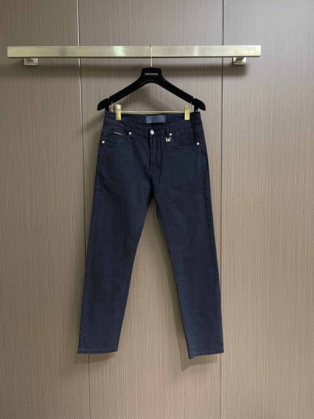 NO:759426,DG 2026SS new denim trousers with logo logo, suitable for daily life and leisure. The denim fabrics selected have all been washed, polished and distressed through multiple processes. The excellent fit makes the trousers have good upper body comfort, which is very important for jeans. The original hardware and accessories are provided by customers, with great sense of design, full details and workmanship. Sizes 29-38, 35, no 37,,jeans,19860909DG 2026SS新款仔章标识牛仔长裤,生活休闲日常皆宜.选用的牛仔布料全部经过多道工序洗水、打磨、做旧处理 极好的版型使的裤装有很好的上身舒适度,牛仔裤这点非常非常重要.客供原版五金辅料,极具设计感, 十足的细节、做工之处处到位.尺码29-38 有35 无37,,jeans,,Men's clothing