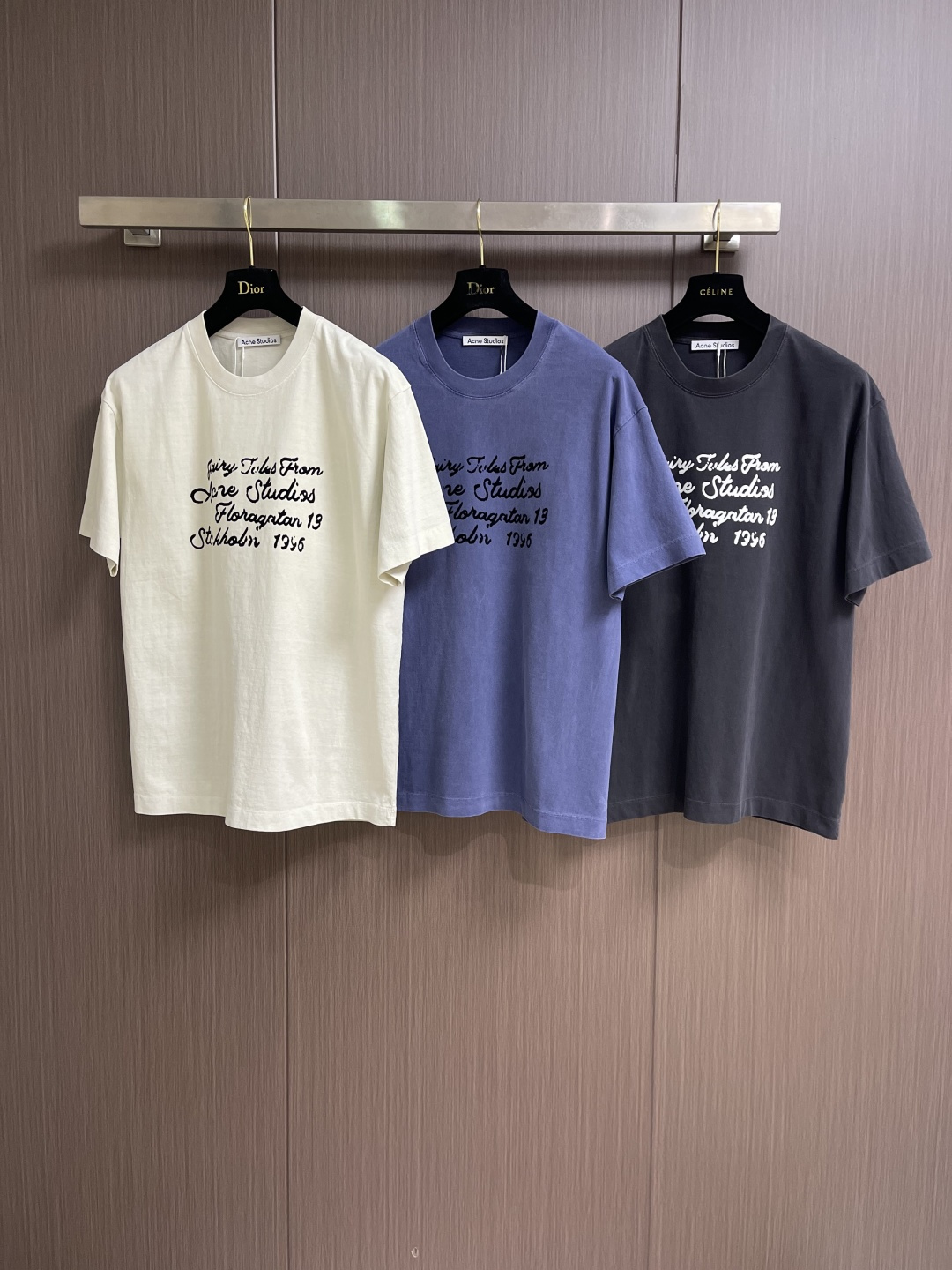 ACNE STUDIOS 草写字母印花短袖T恤，采用定制220G32s85％竹节棉＋15％亚麻混纺面料上