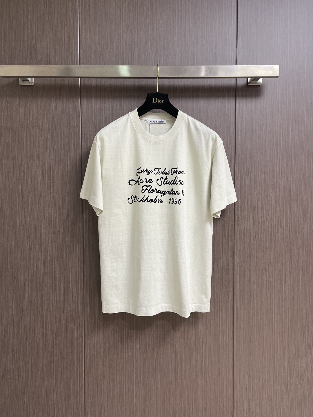 ACNE STUDIOS 草写字母印花短袖T恤，采用定制220G32s85％竹节棉＋15％亚麻混纺面料上