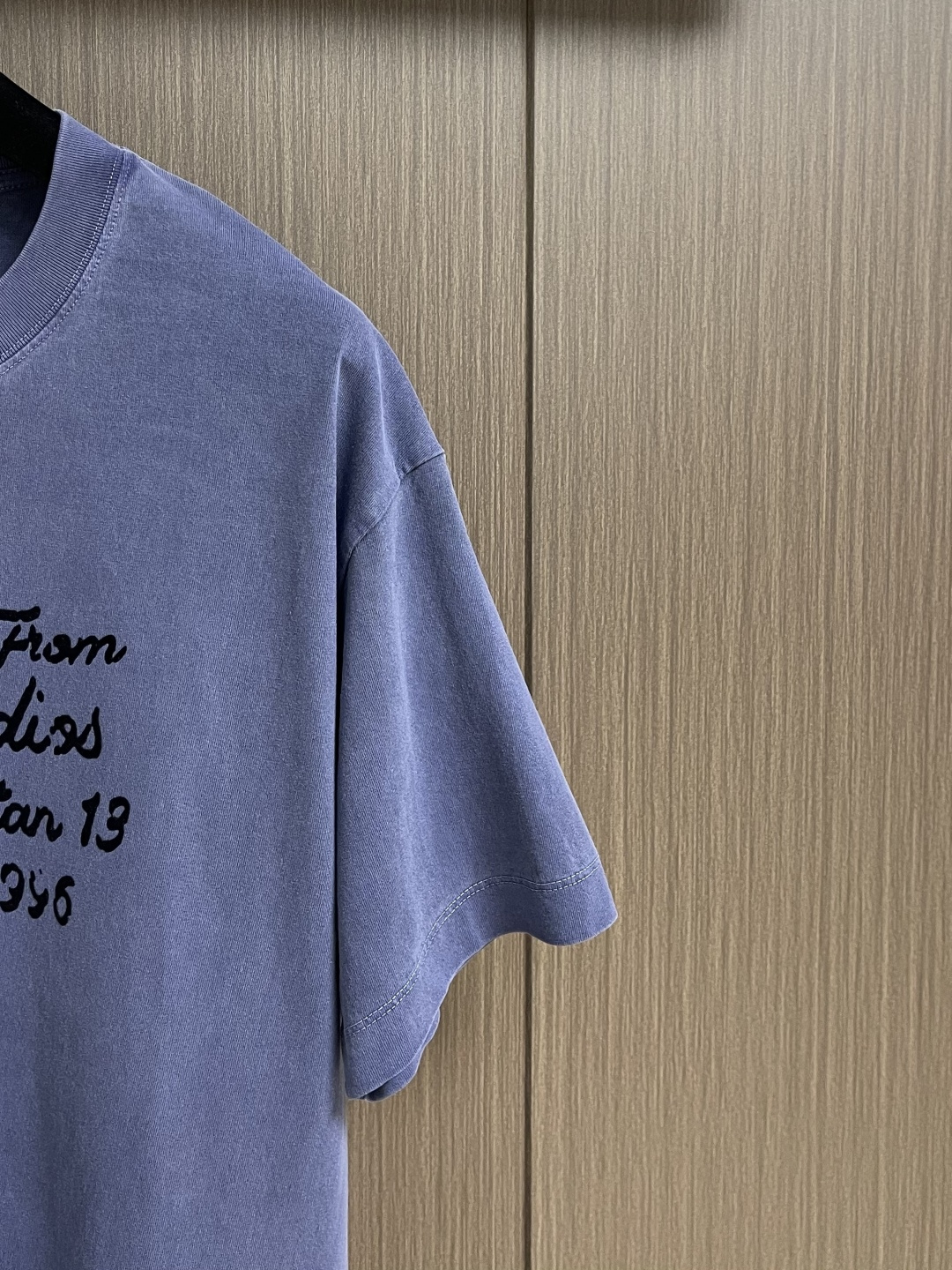 ACNE STUDIOS 草写字母印花短袖T恤，采用定制220G32s85％竹节棉＋15％亚麻混纺面料上