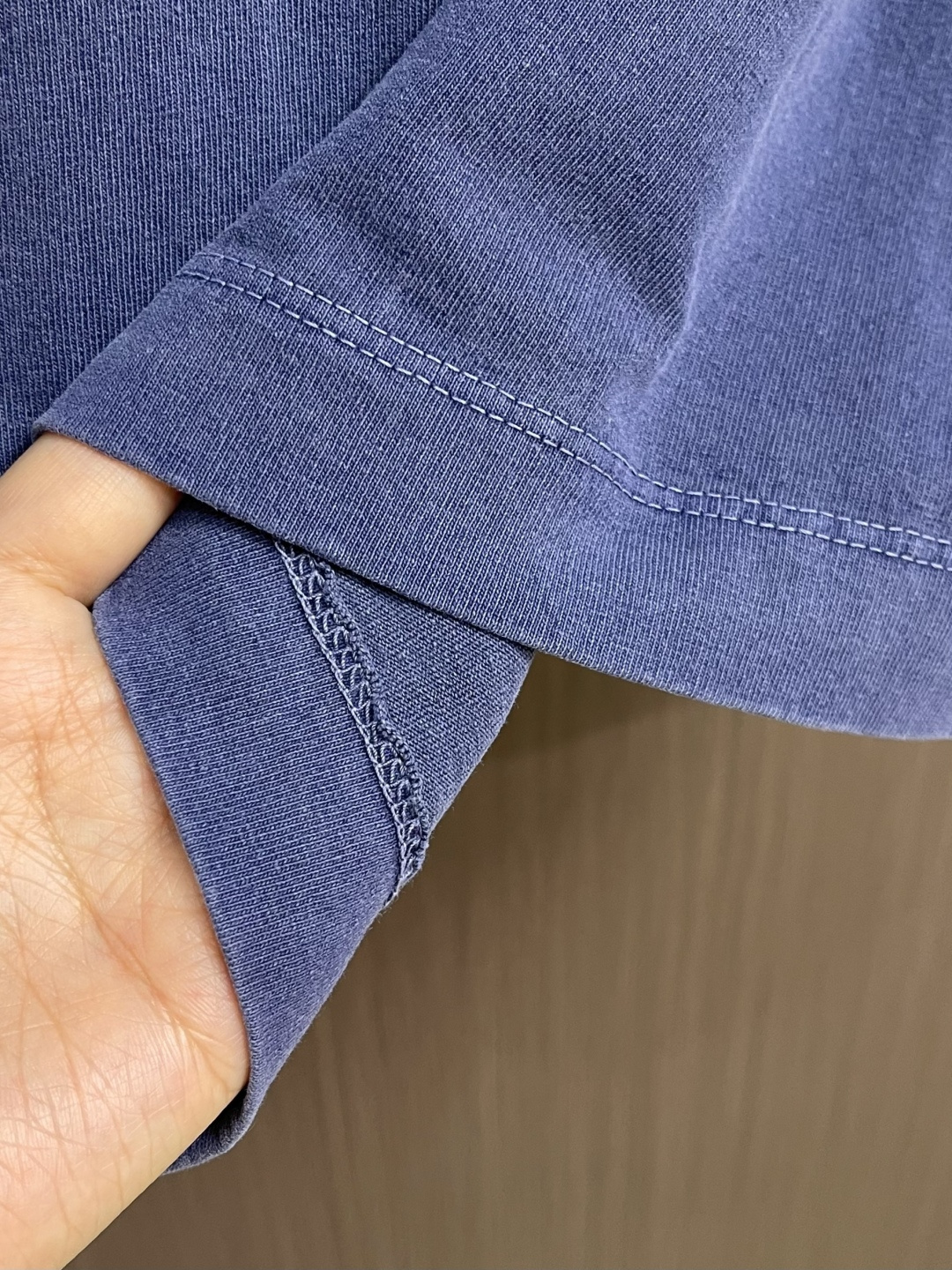 ACNE STUDIOS 草写字母印花短袖T恤，采用定制220G32s85％竹节棉＋15％亚麻混纺面料上