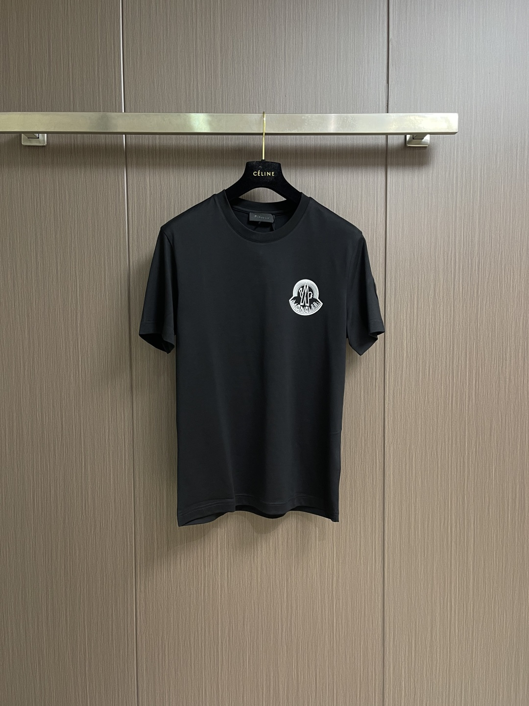 Moncler logo标识印花短袖T恤，纯棉双纱面料，对色定染面料，超精细平网印花工艺，潮流感十足，采