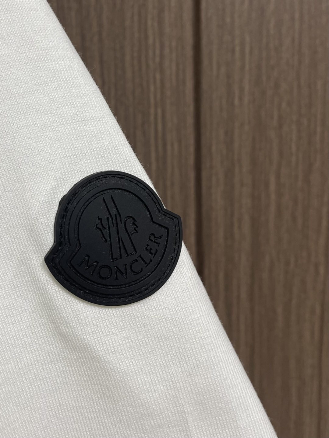 Moncler 2026ss春夏新款短袖T恤，定制面料，定制logo印花，舒适性与透气性兼优，柔软抗皱弹