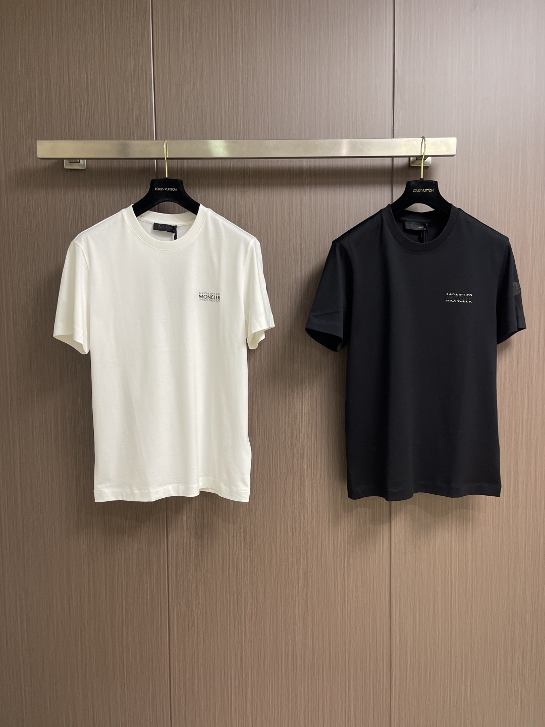 Moncler 2026ss春夏新款短袖T恤，定制面料，定制logo印花，舒适性与透气性兼优，柔软抗皱弹