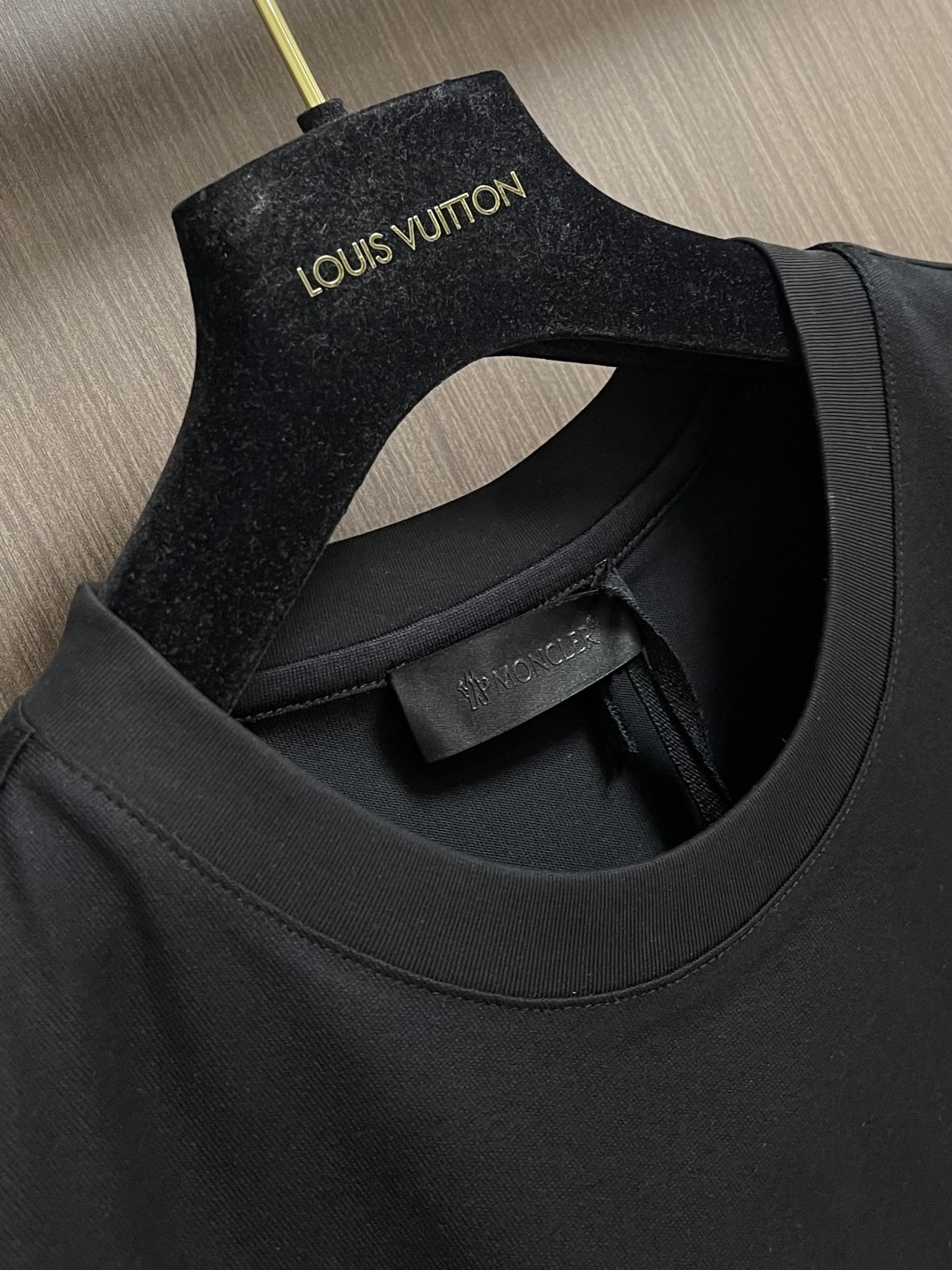 Moncler 2026ss春夏新款短袖T恤，定制面料，定制logo印花，舒适性与透气性兼优，柔软抗皱弹