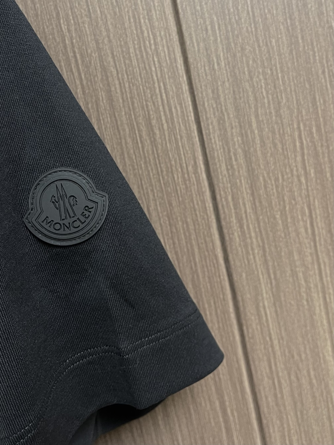 Moncler 2026ss春夏新款短袖T恤，定制面料，定制logo印花，舒适性与透气性兼优，柔软抗皱弹