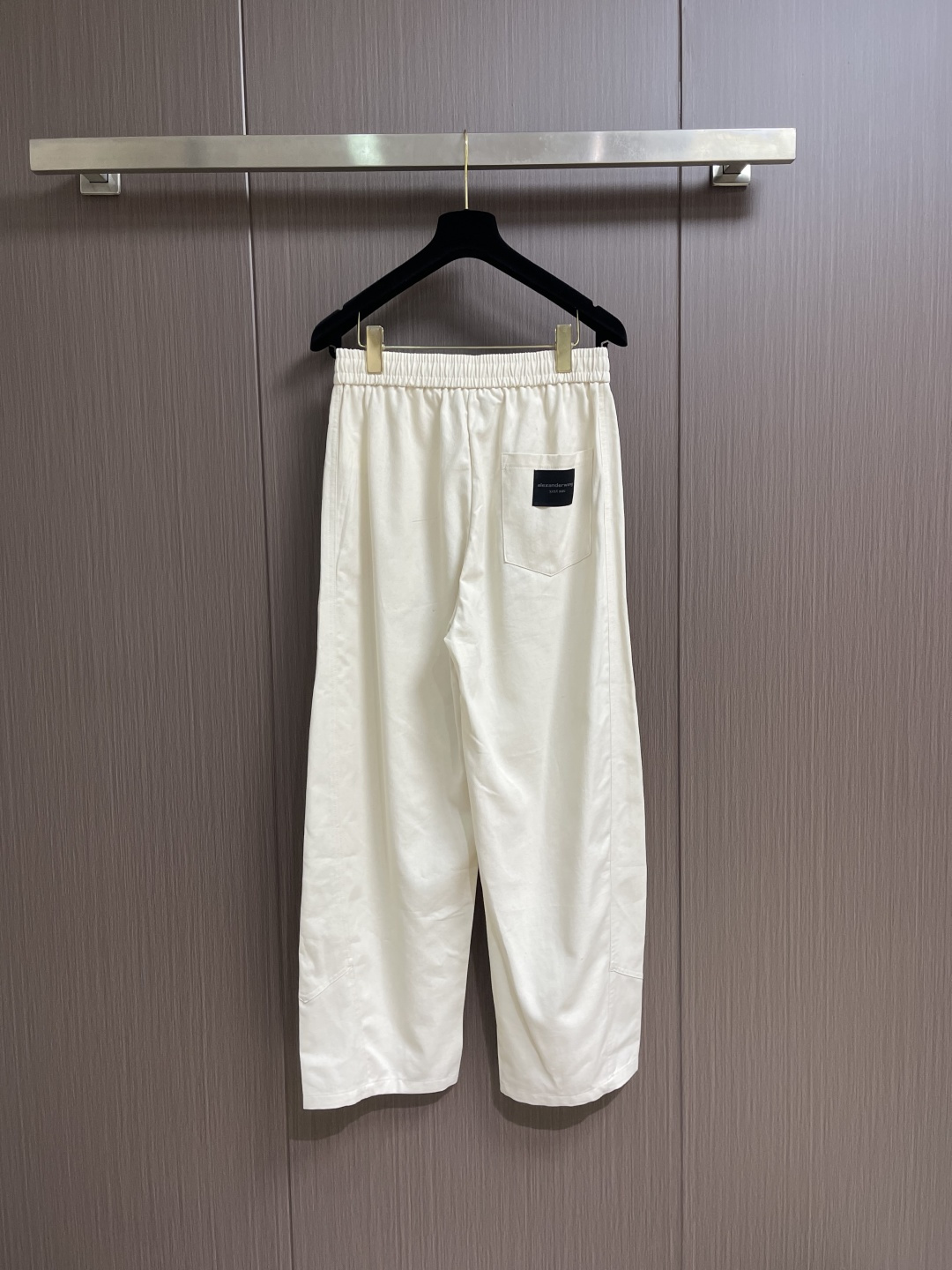 Alexander wang 亚历山大王 2026SS夏季新款休闲运动直筒裤，侧向饰有 大王印花图案设计