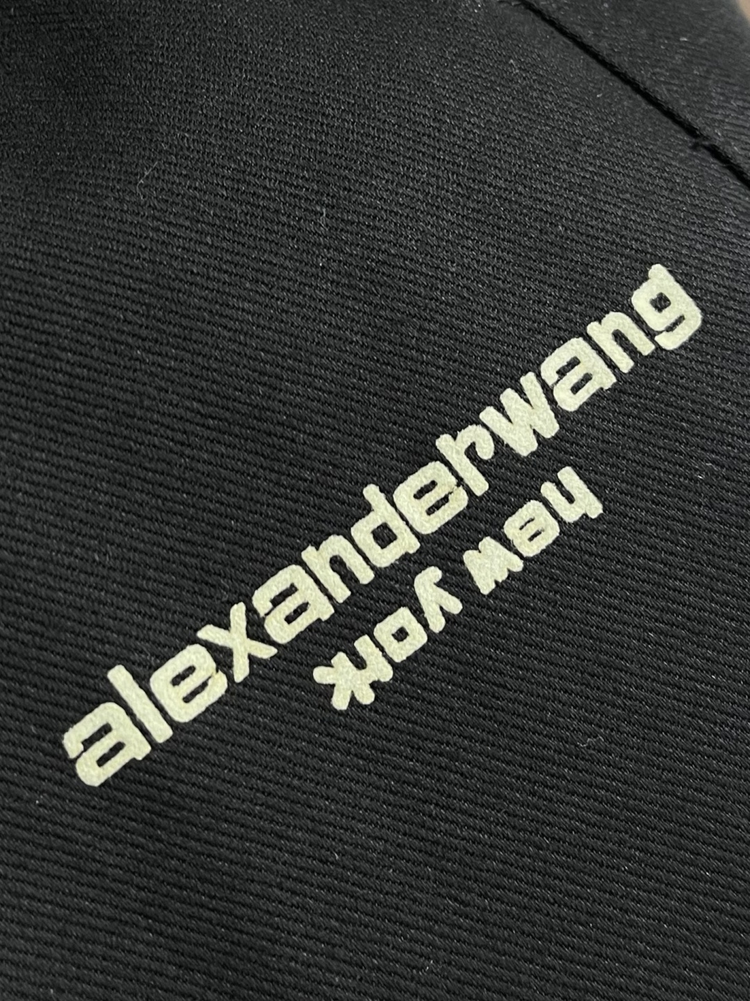 Alexander wang 亚历山大王 2026SS夏季新款休闲运动直筒裤，侧向饰有 大王印花图案设计