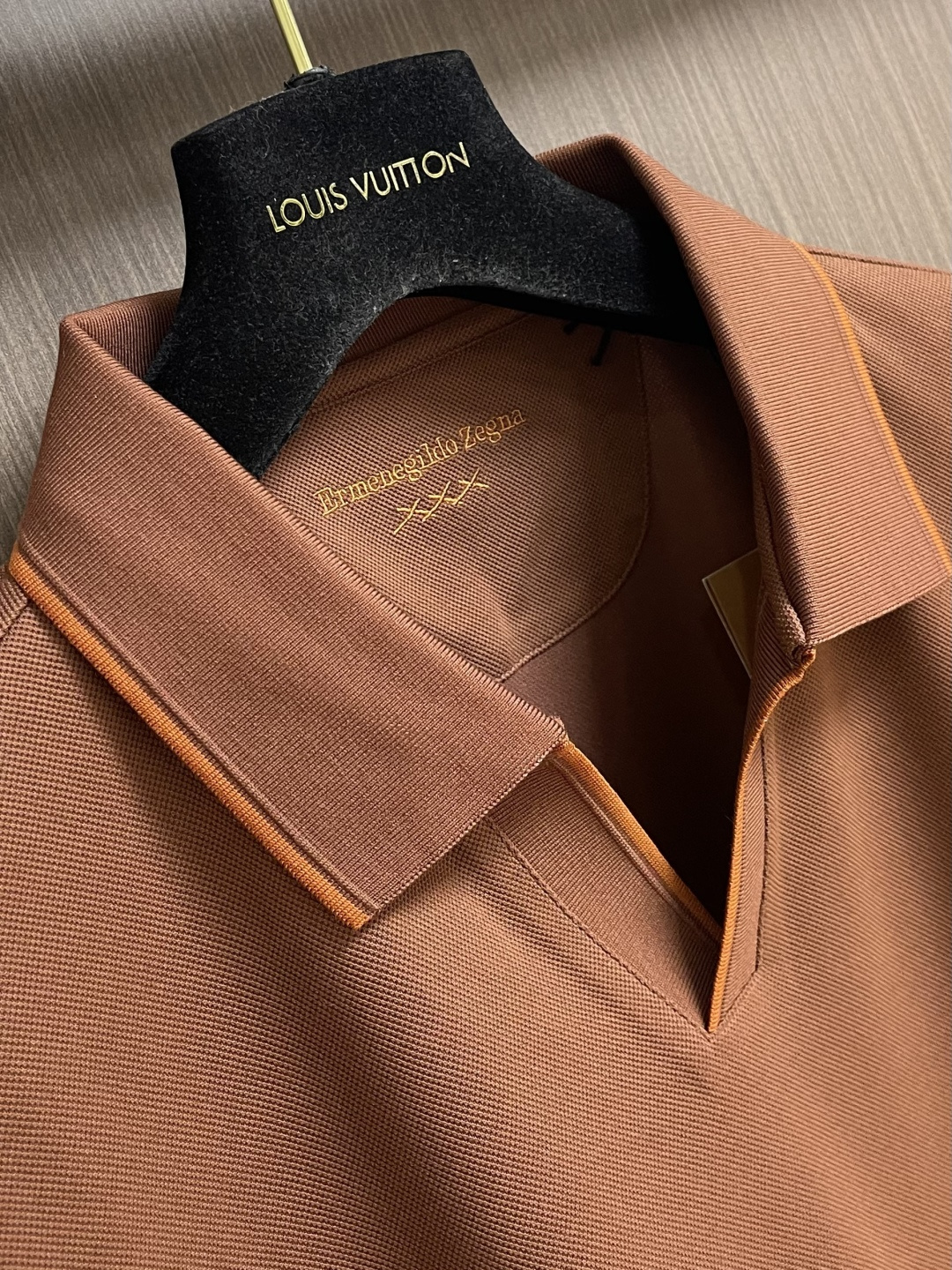 zegna 2026ss早春时装款男士短袖Polo衫，非常明星级的一款单品，颜值度极高，即大气又有内涵，
