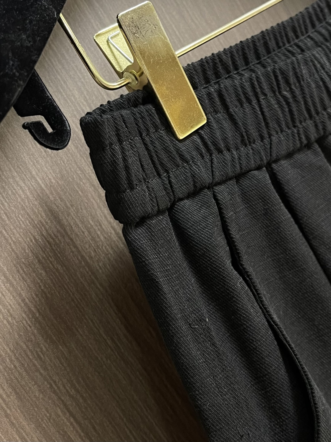 Loro Piana 印花标识直筒休闲裤 肉眼可见的利落裁剪，车线工整、细节无可挑剔，经典百搭 上身有总