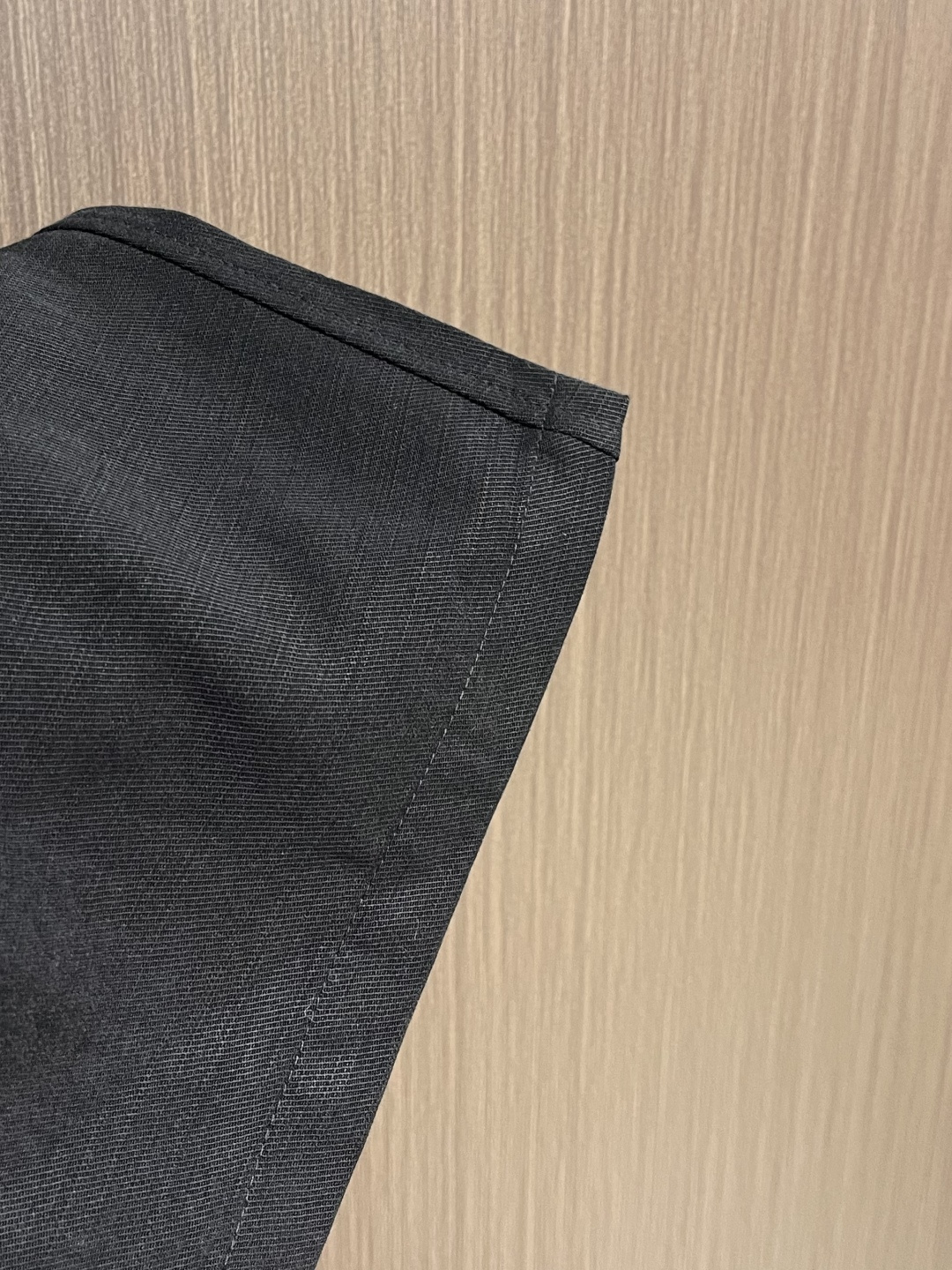Loro Piana 印花标识直筒休闲裤 肉眼可见的利落裁剪，车线工整、细节无可挑剔，经典百搭 上身有总