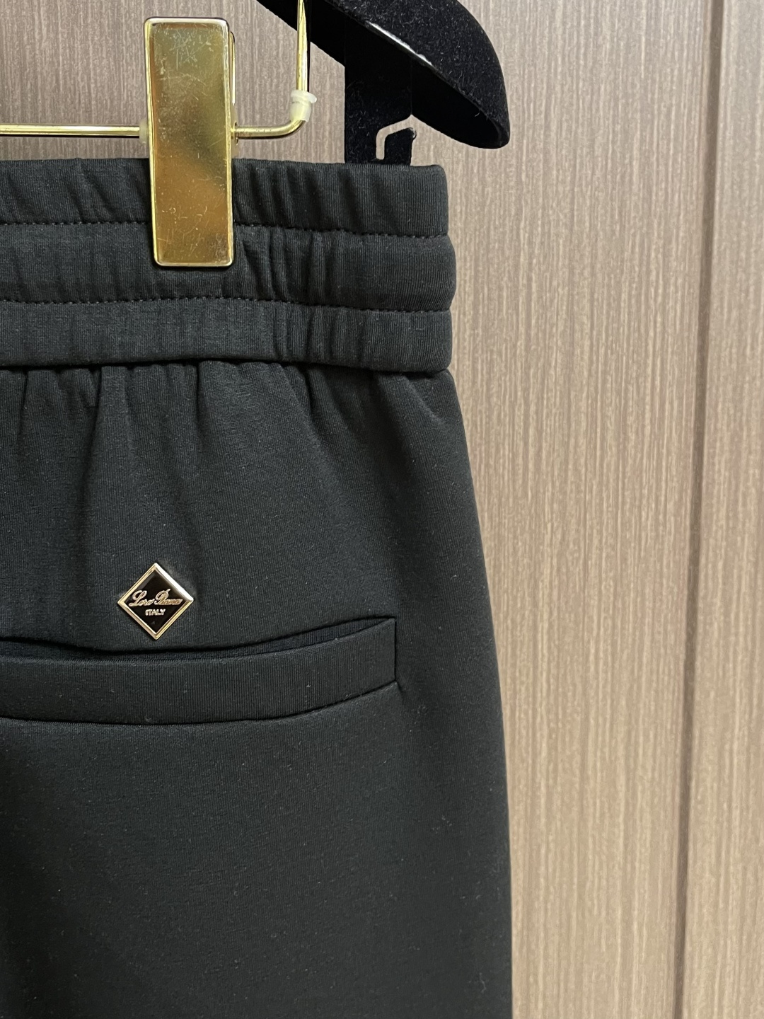 Loro Piana LoroPiana 2026SS春夏新款直筒裤休闲裤，以意大利匠艺重塑夏日松弛感。