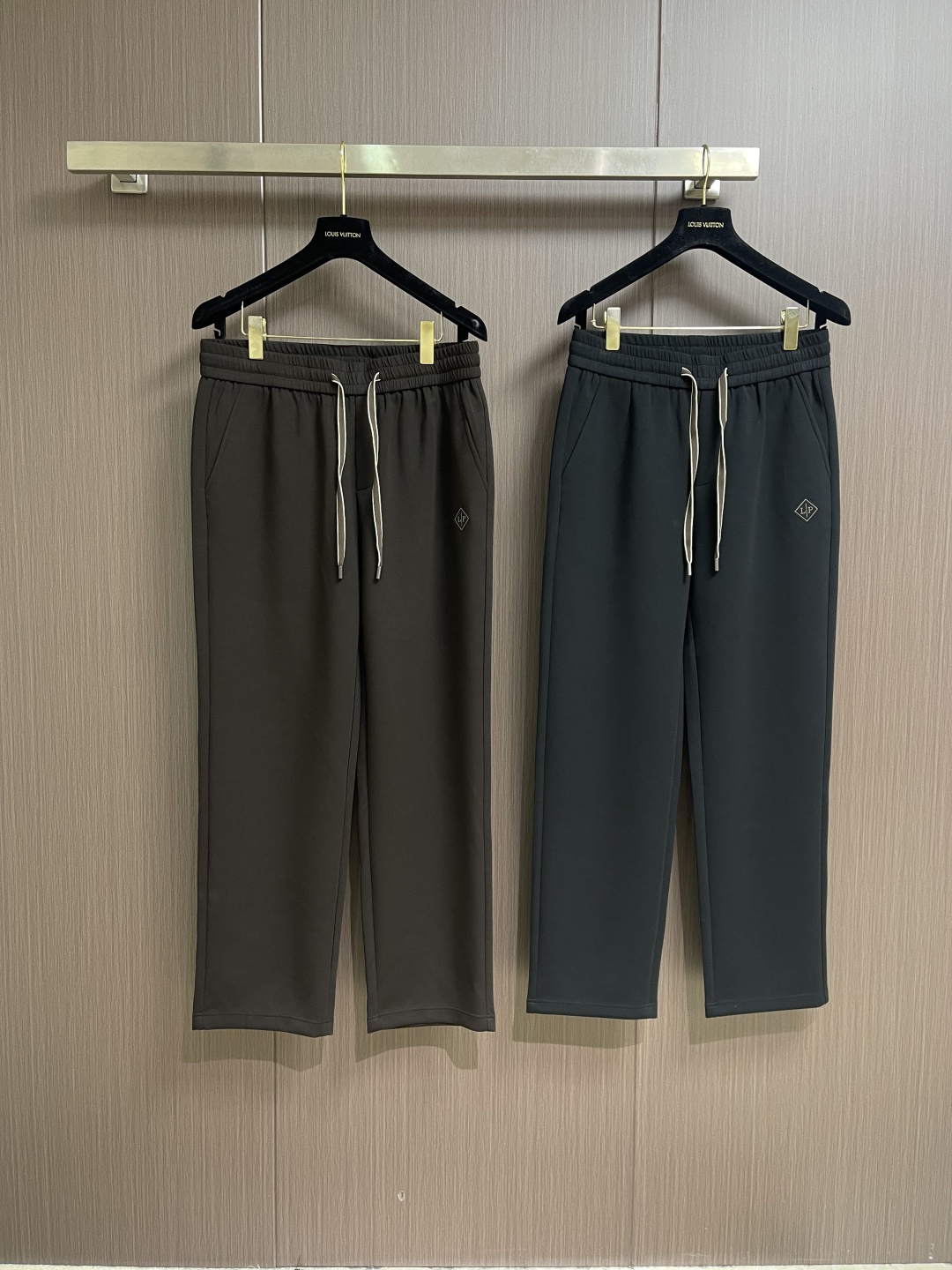 Loro Piana LoroPiana 2026SS春夏新款直筒裤休闲裤，以意大利匠艺重塑夏日松弛感。