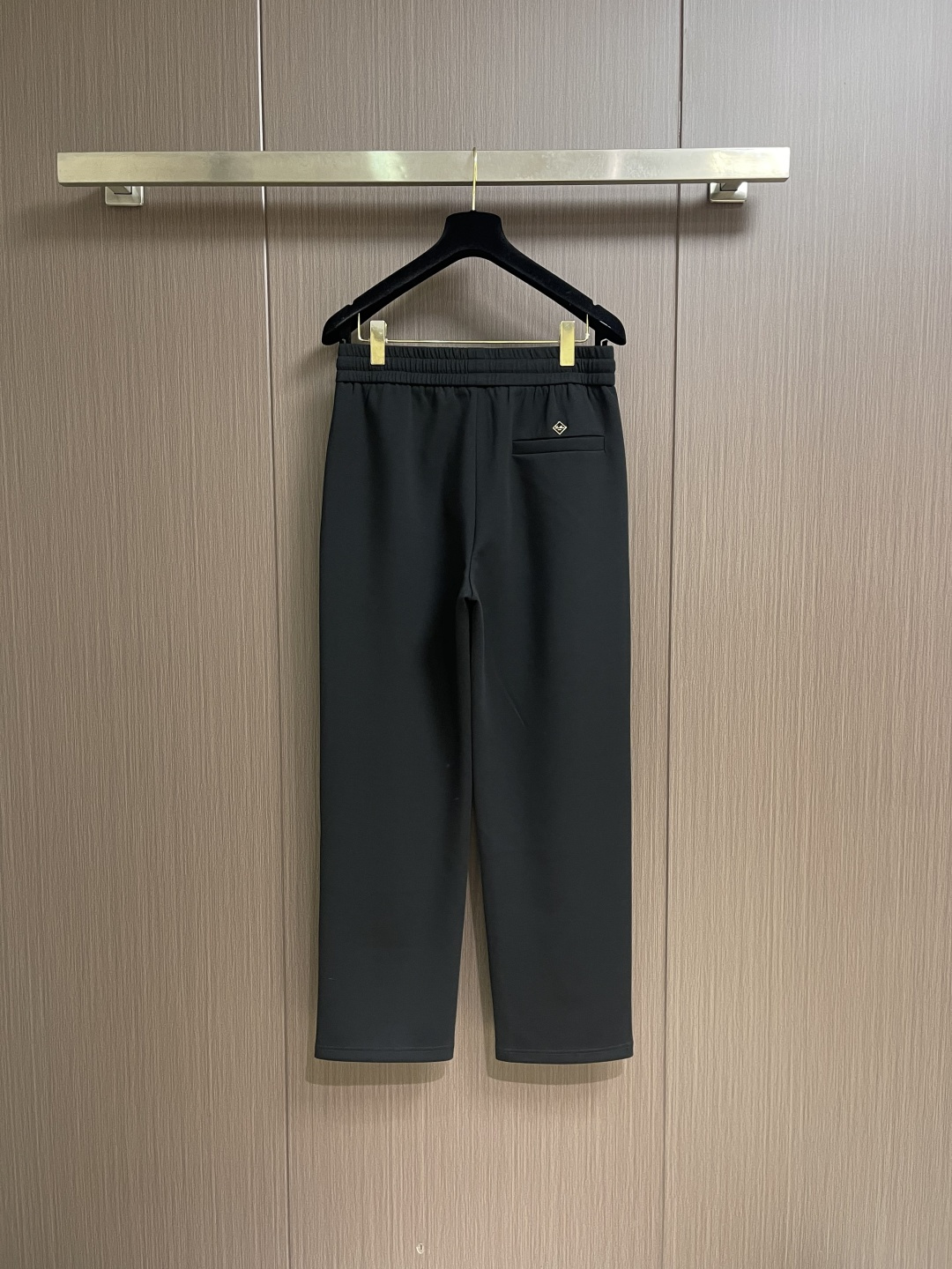 Loro Piana LoroPiana 2026SS春夏新款直筒裤休闲裤，以意大利匠艺重塑夏日松弛感。