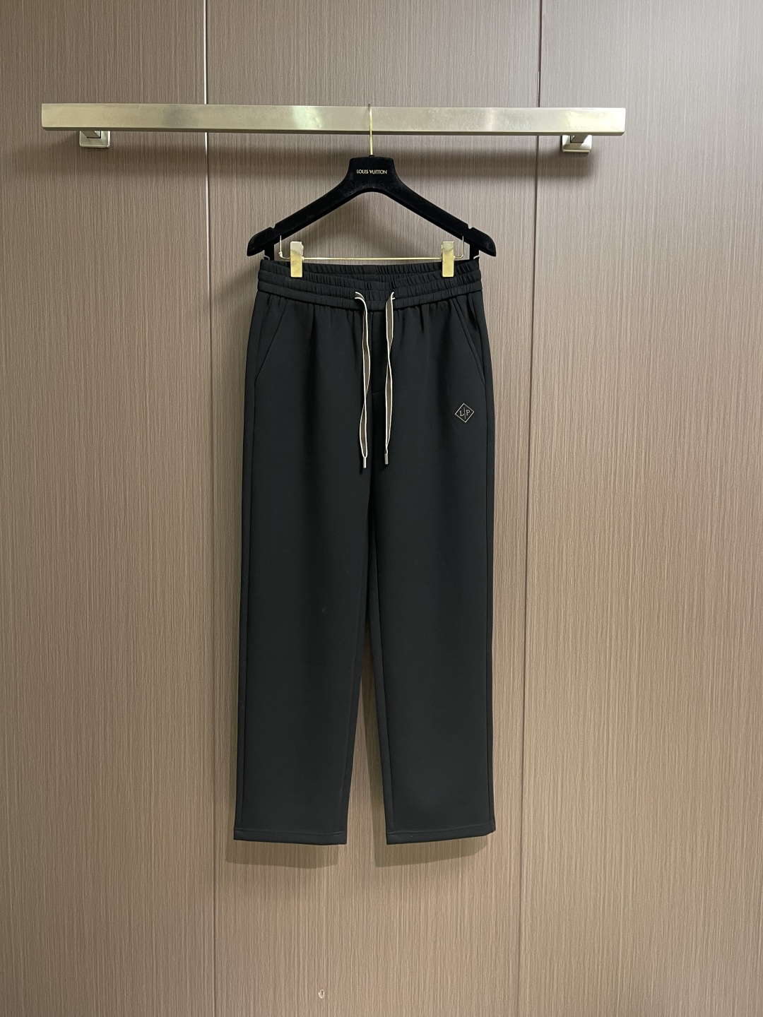 Loro Piana LoroPiana 2026SS春夏新款直筒裤休闲裤，以意大利匠艺重塑夏日松弛感。