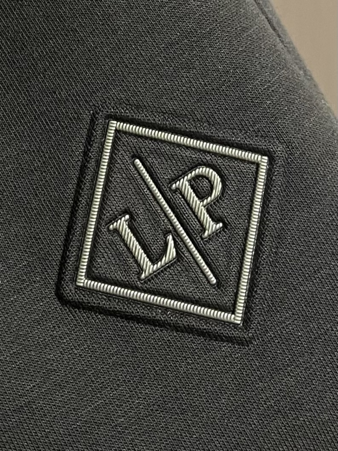 Loro Piana LoroPiana 2026SS春夏新款直筒裤休闲裤，以意大利匠艺重塑夏日松弛感。