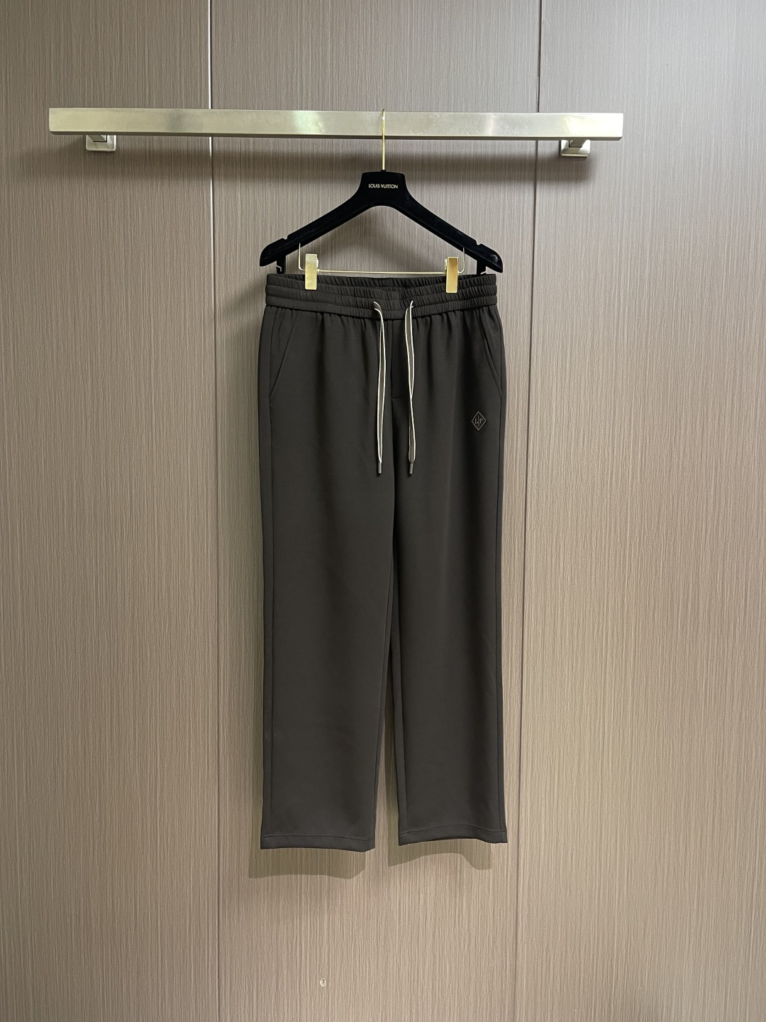 Loro Piana LoroPiana 2026SS春夏新款直筒裤休闲裤，以意大利匠艺重塑夏日松弛感。