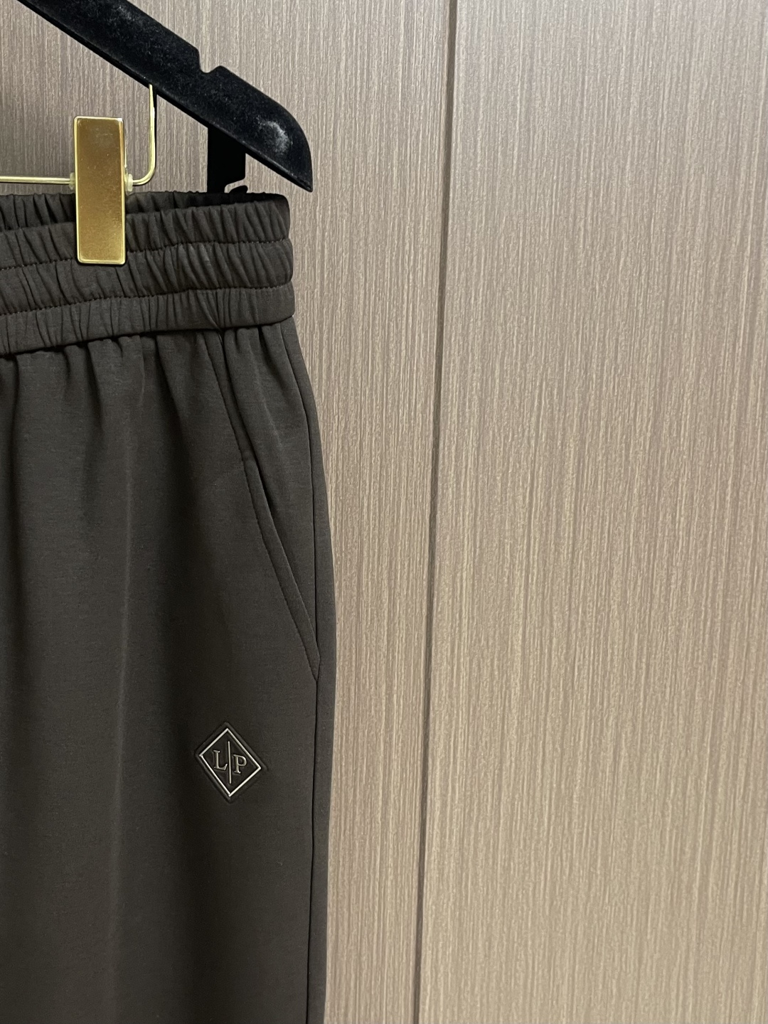 Loro Piana LoroPiana 2026SS春夏新款直筒裤休闲裤，以意大利匠艺重塑夏日松弛感。