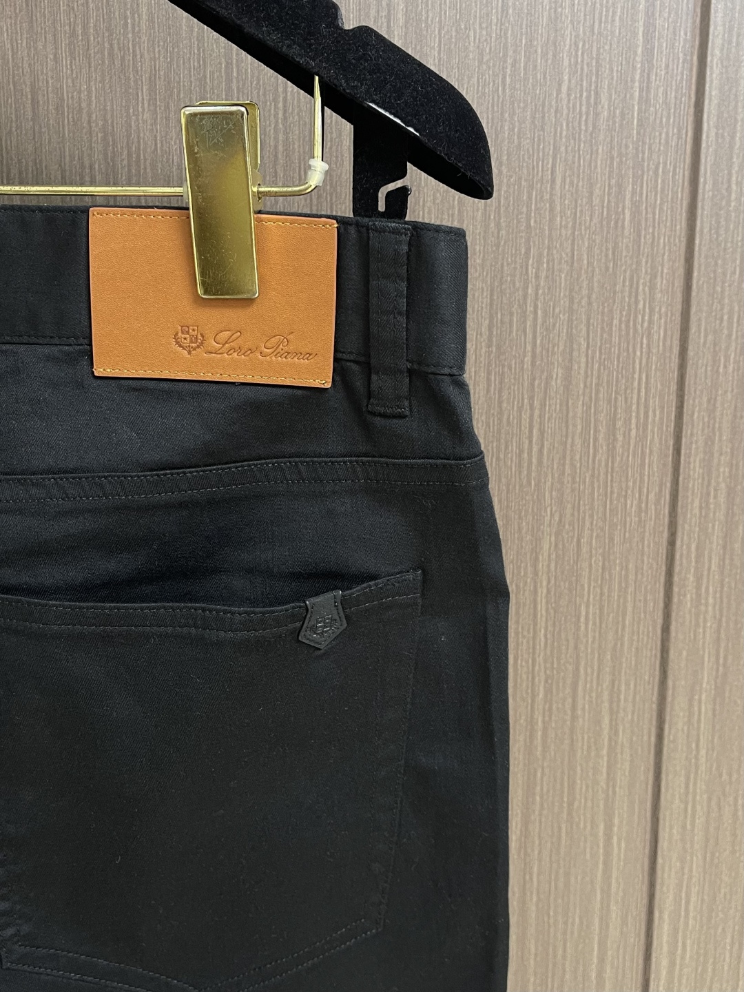 Loro Piana 水洗休闲裤 肉眼可见的利落裁剪，直筒修身款裤型！密实齐整走线，客供定制五金并有lo