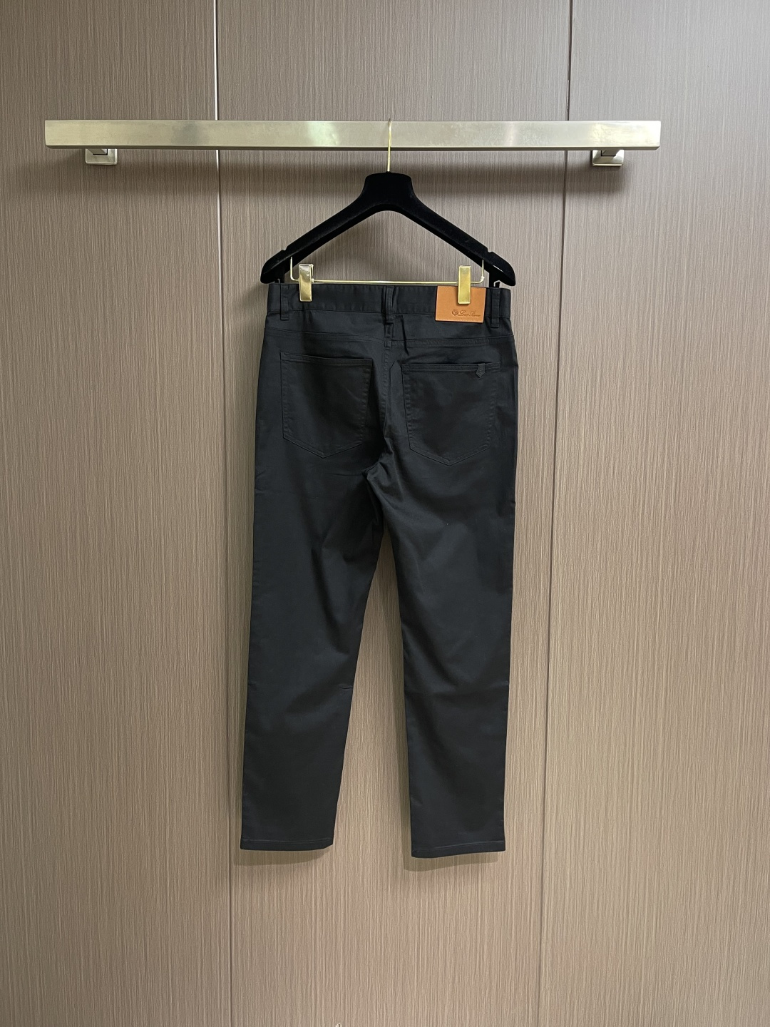 Loro Piana 水洗休闲裤 肉眼可见的利落裁剪，直筒修身款裤型！密实齐整走线，客供定制五金并有lo