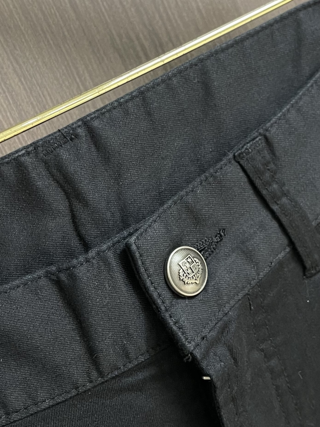Loro Piana 水洗休闲裤 肉眼可见的利落裁剪，直筒修身款裤型！密实齐整走线，客供定制五金并有lo