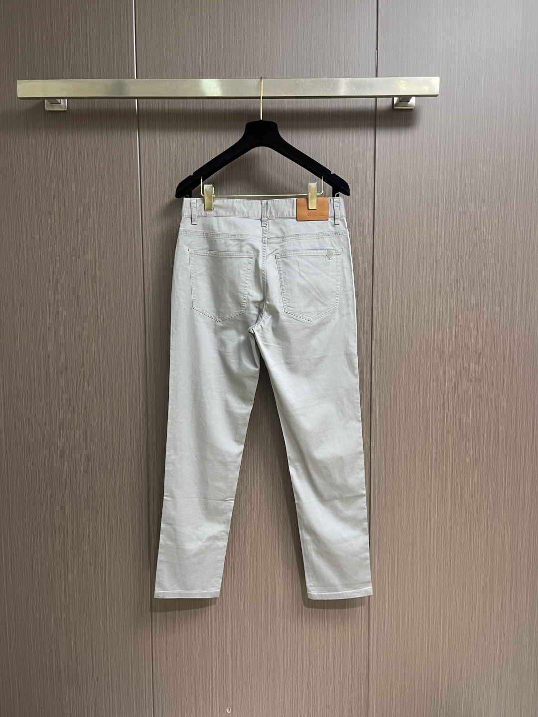 Loro Piana 水洗休闲裤 肉眼可见的利落裁剪，直筒修身款裤型！密实齐整走线，客供定制五金并有lo