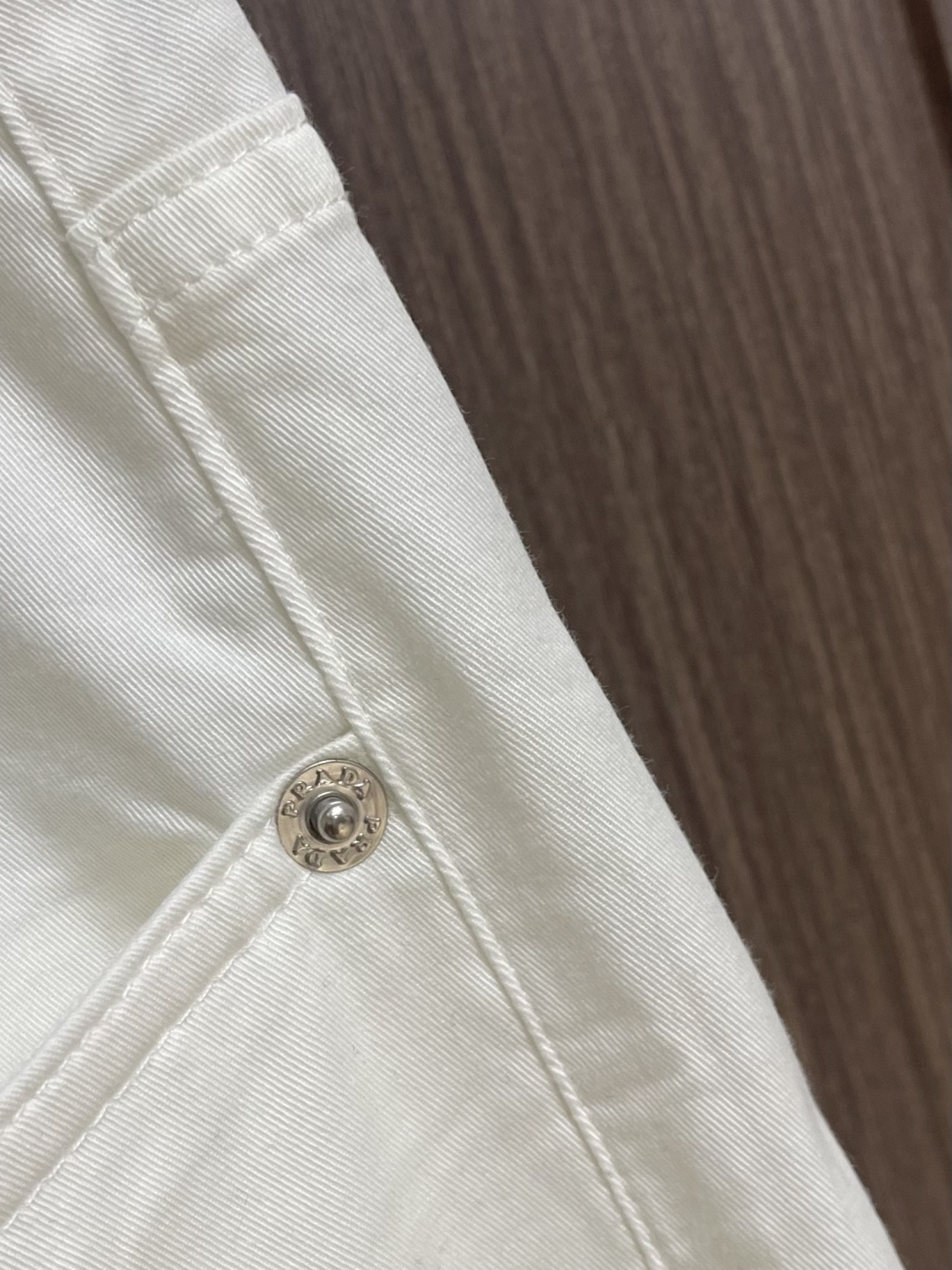 Prada 2026ss运动休闲裤，面料舒适透气，双侧插口袋设计！一款日常穿着，兼备多功能休闲裤走了潮范
