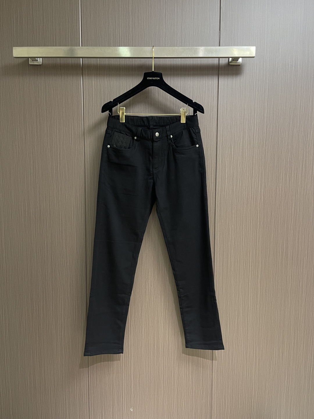 BV 2026FW早春新品休闲裤。极符合 bv 美学基调的一款休闲款，通体完美沿袭了 bv 低调奢华内敛
