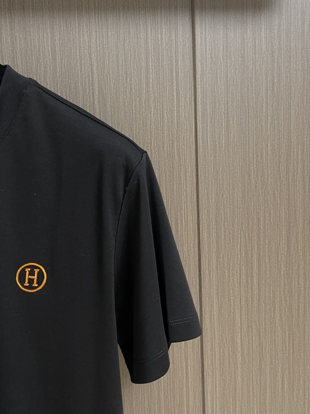 Hermes 2026ss春夏新款 H线条立体绣标短袖T恤，法式微宽松裁剪版型，高精细的奢华品质，轻奢感