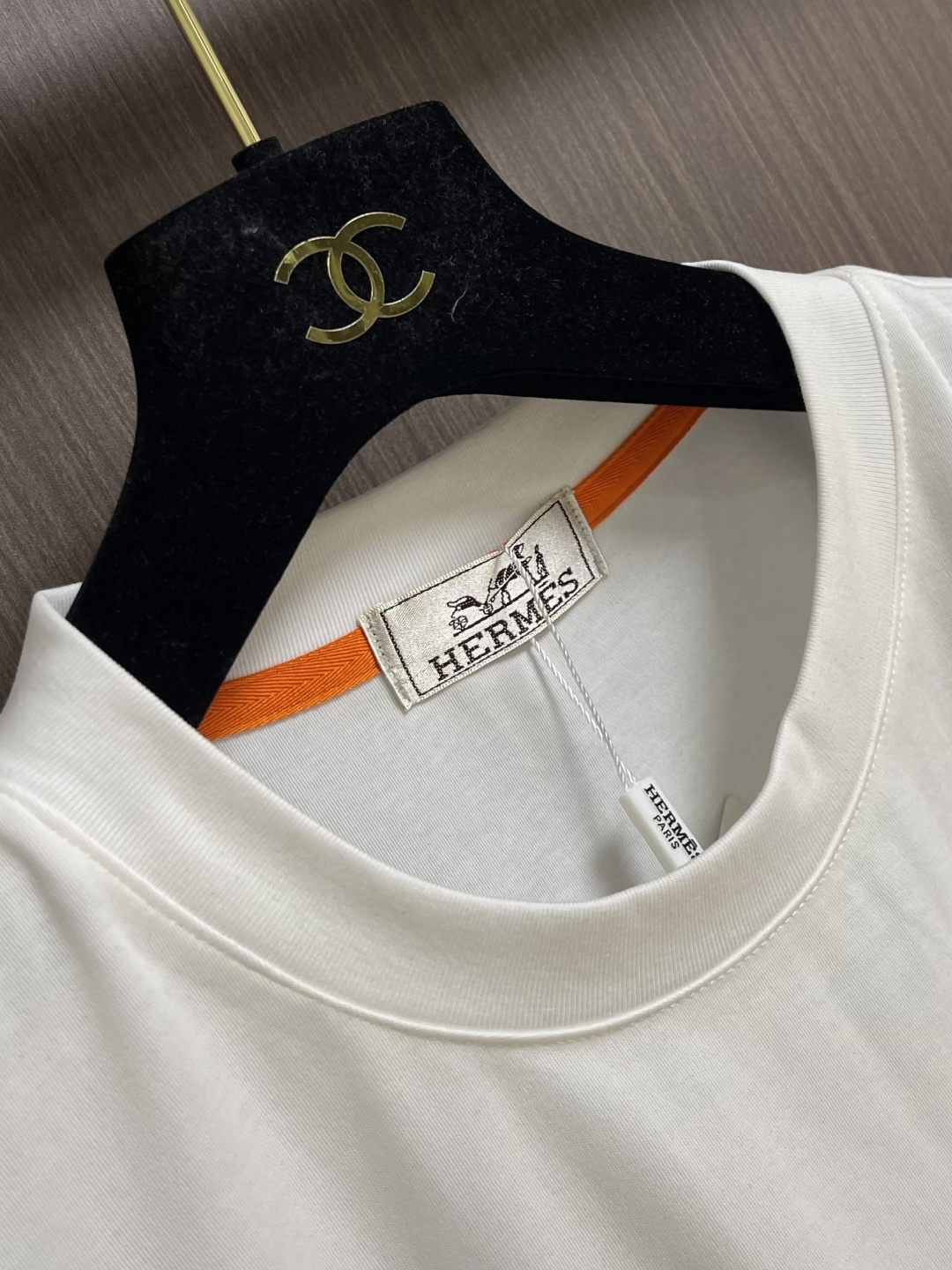 Hermes 2026ss春夏新款 H线条立体绣标短袖T恤，法式微宽松裁剪版型，高精细的奢华品质，轻奢感