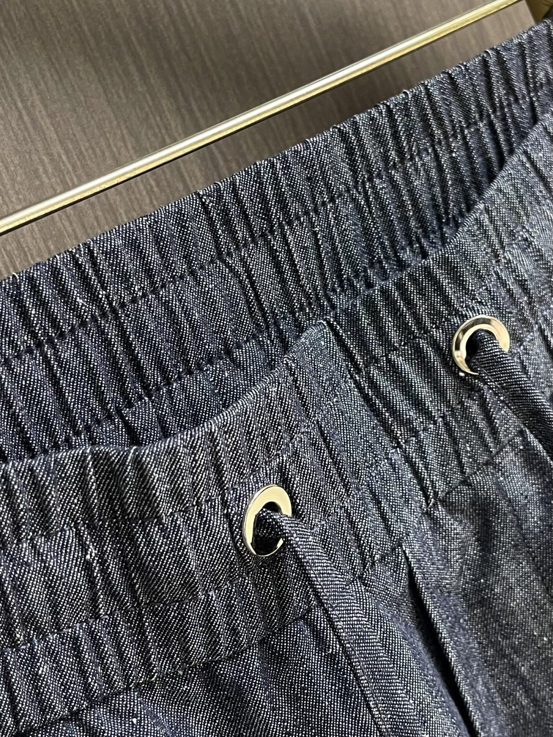 loro Piana loroPiana 灰蓝亚麻裤，春夏新作，以意大利匠艺重塑夏日松弛感。甄选混纺面料