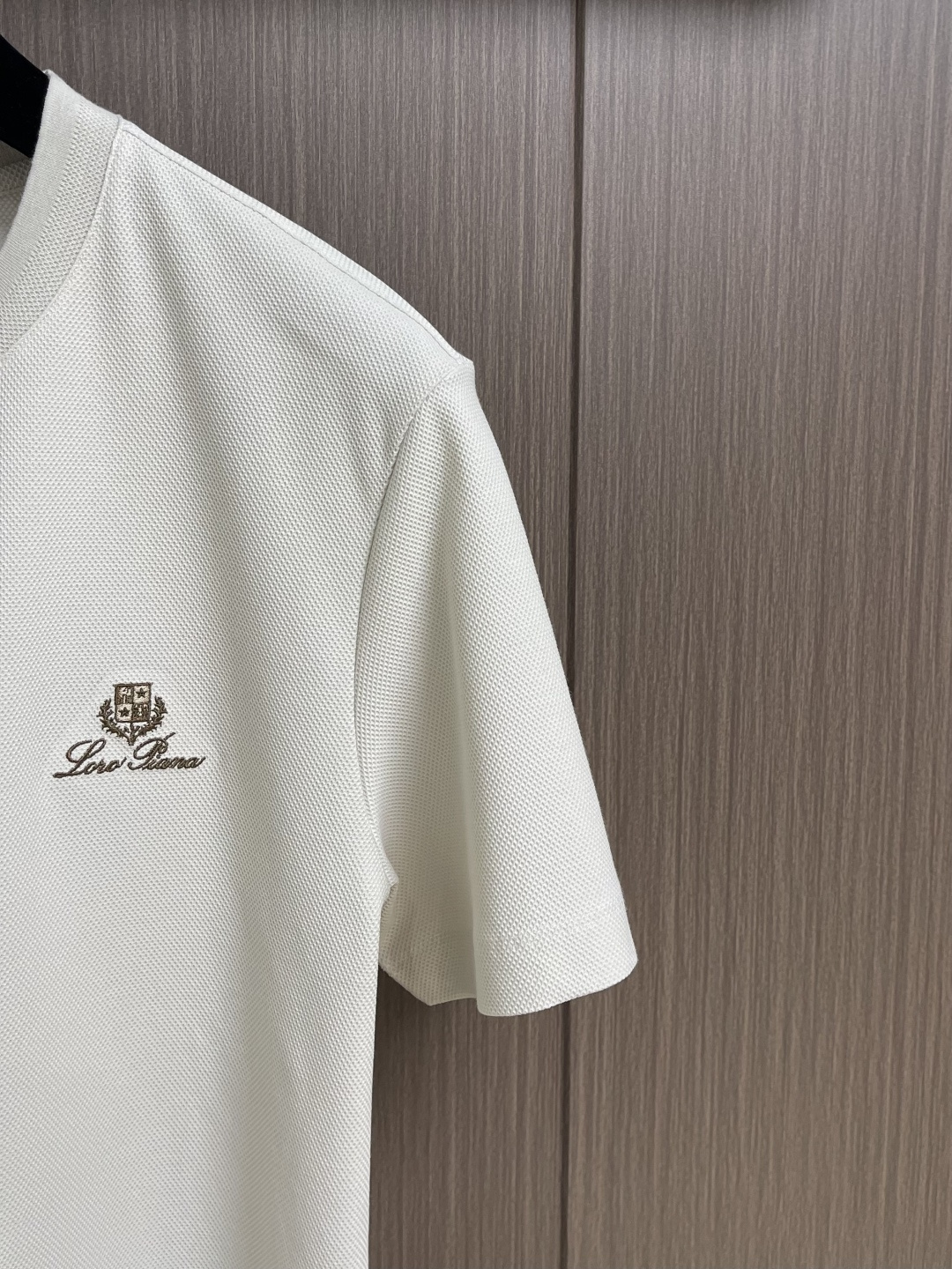 loro Piana loroPiana 2026SS春夏新品珠地网眼圆领T恤，100％长绒棉打造。珠地