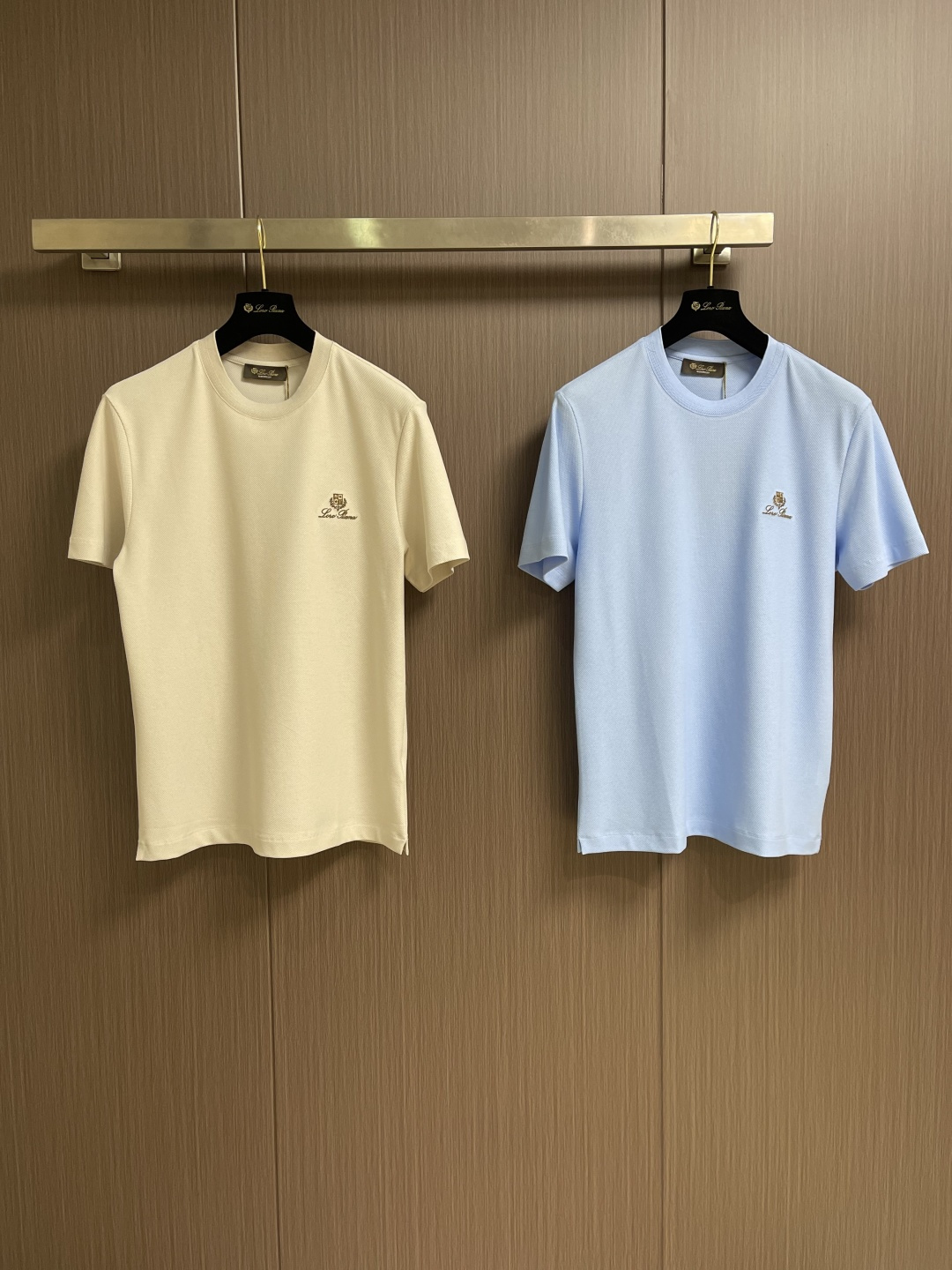 loro Piana loroPiana 2026SS春夏新品珠地网眼圆领T恤，100％长绒棉打造。珠地