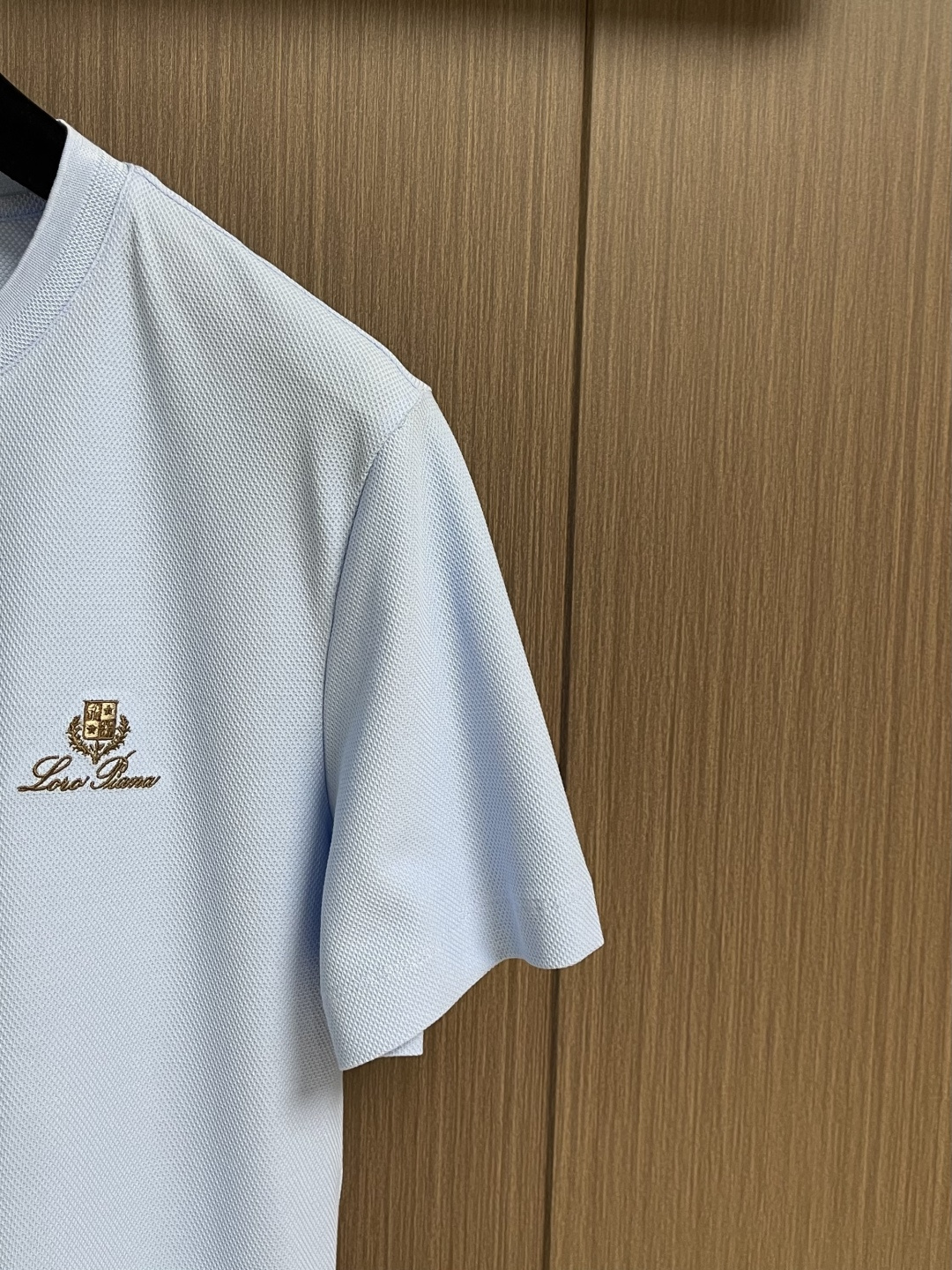 loro Piana loroPiana 2026SS春夏新品珠地网眼圆领T恤，100％长绒棉打造。珠地