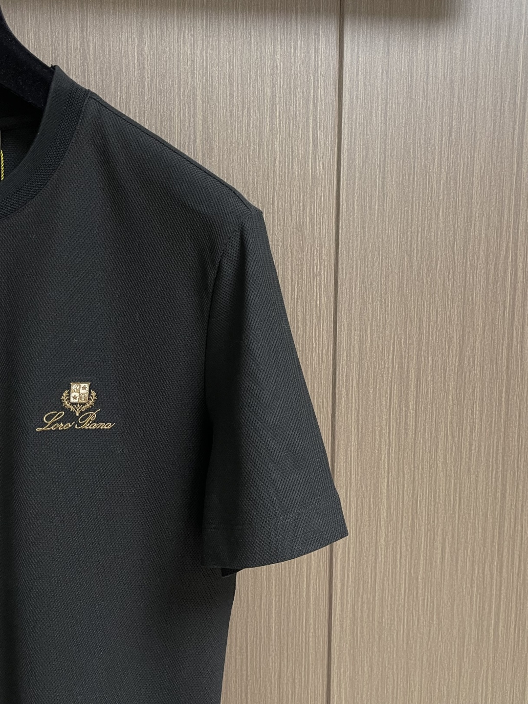 loro Piana loroPiana 2026SS春夏新品珠地网眼圆领T恤，100％长绒棉打造。珠地