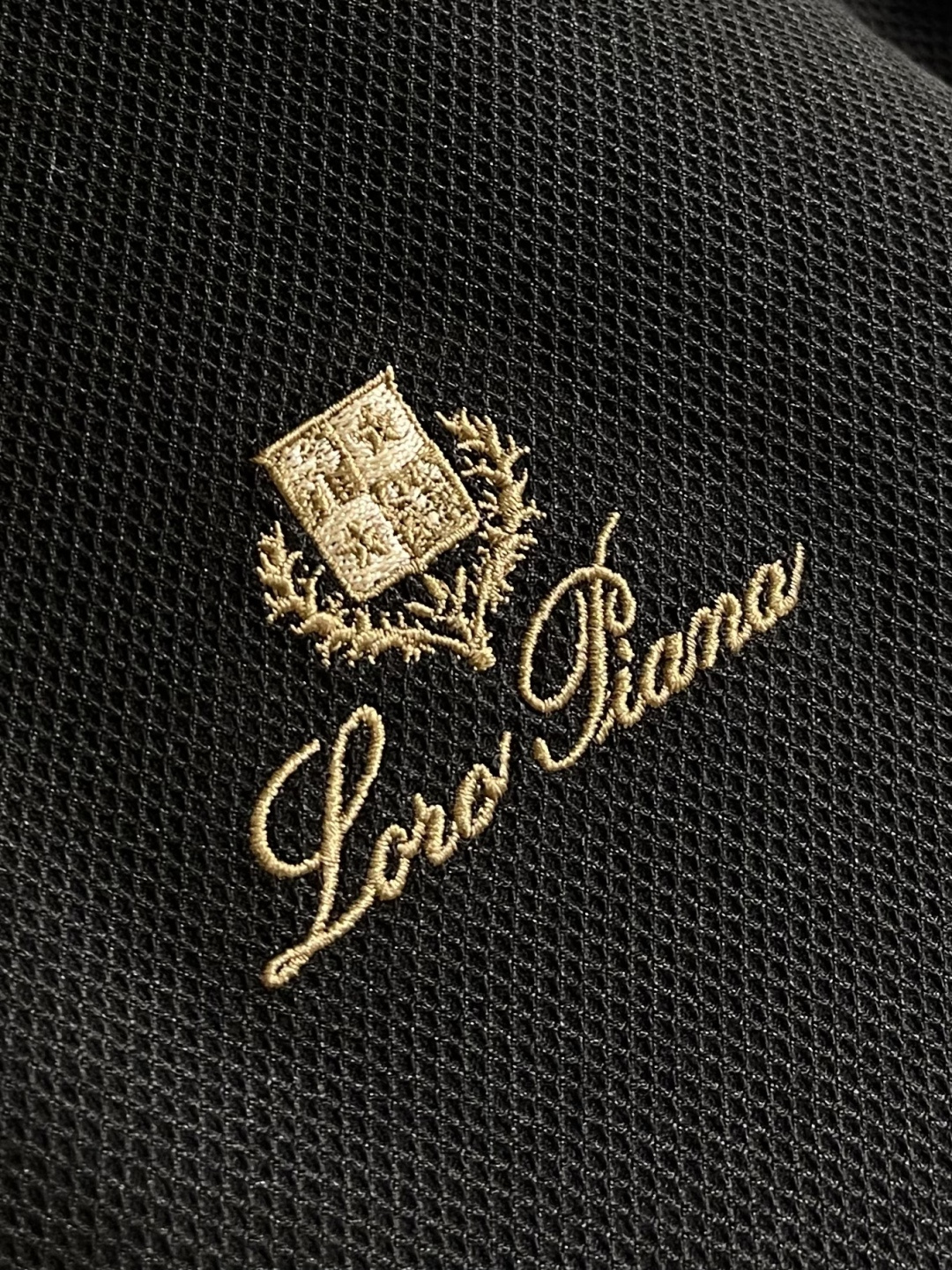 loro Piana loroPiana 2026SS春夏新品珠地网眼圆领T恤，100％长绒棉打造。珠地